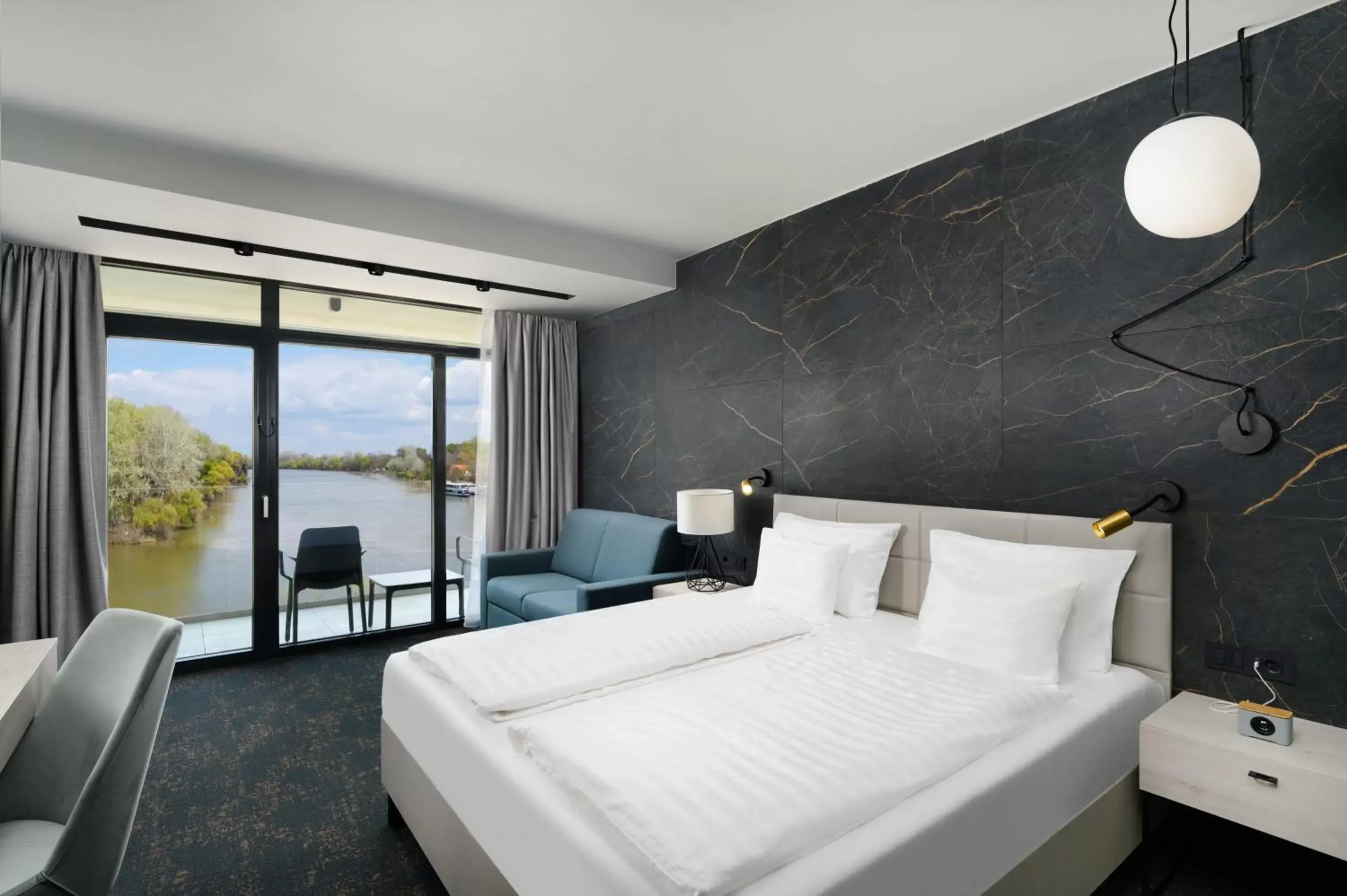 Privilege Double Room with Sofa Bed in Mercure Tokaj Center Privilege Double Room with Sofa Bed in Mercure Tokaj Center