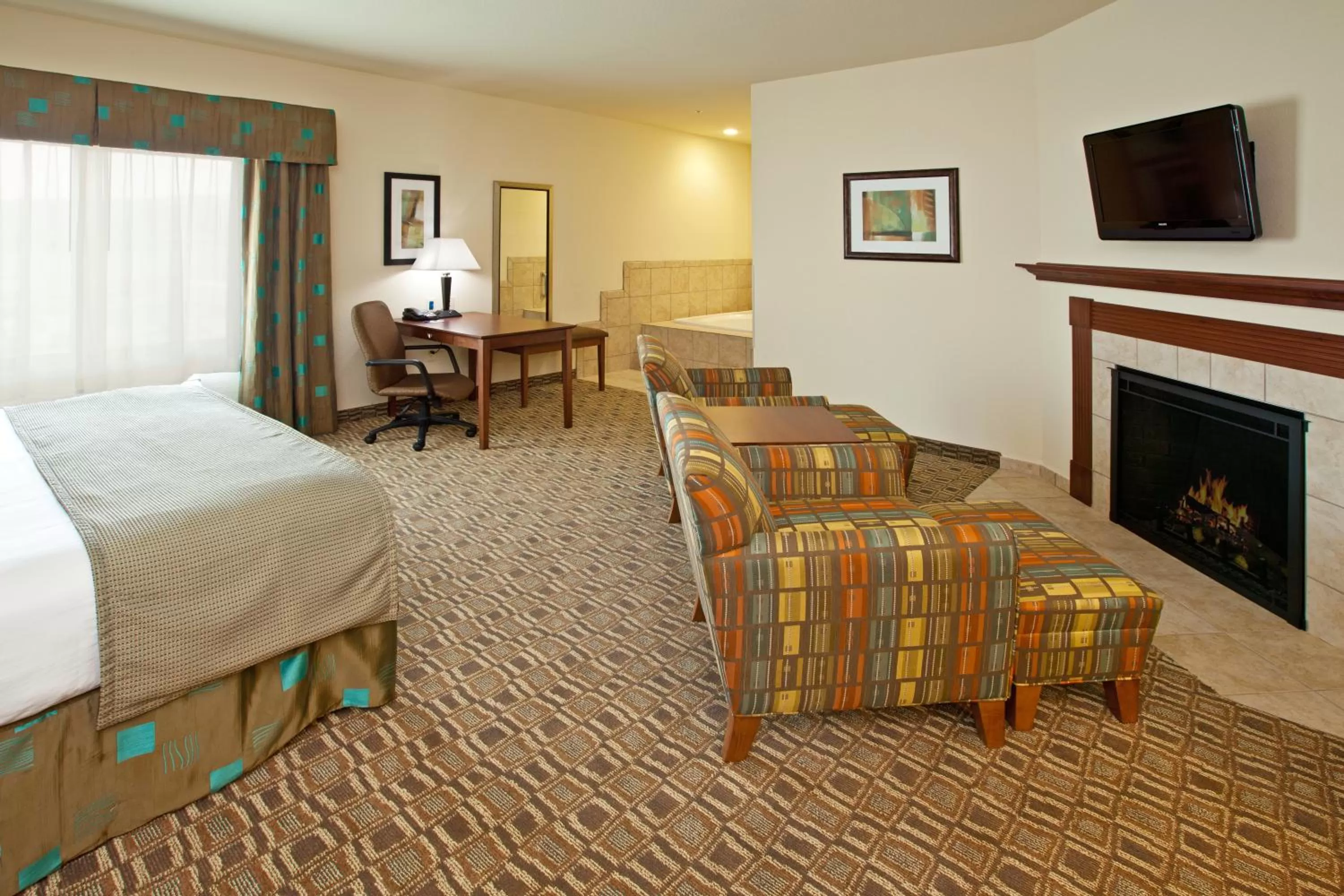 Photo of the whole room, Bed in Holiday Inn Express & Suites Ripley, an IHG Hotel