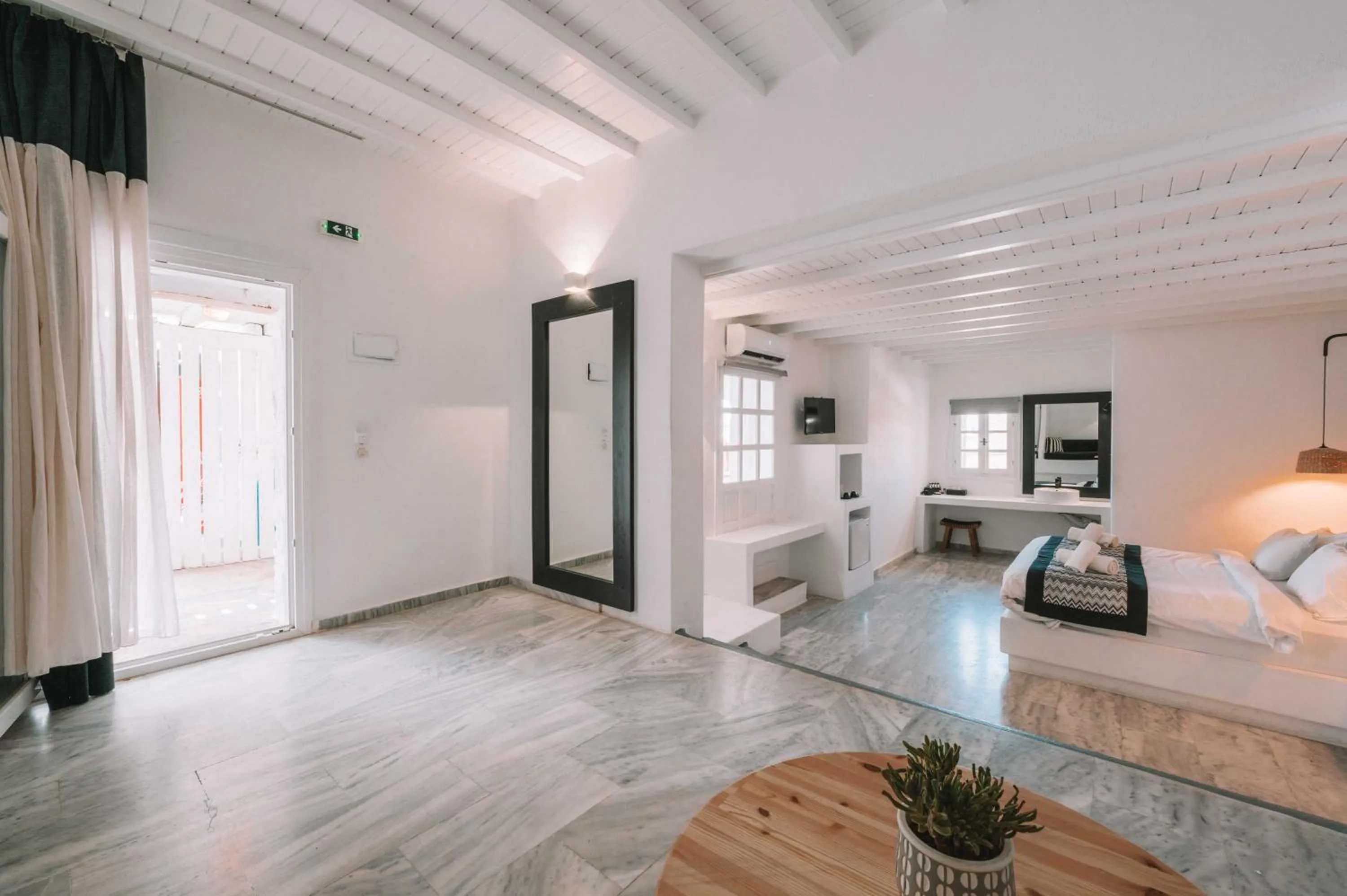 Bedroom, Bed in Mr & Mrs White Mykonos