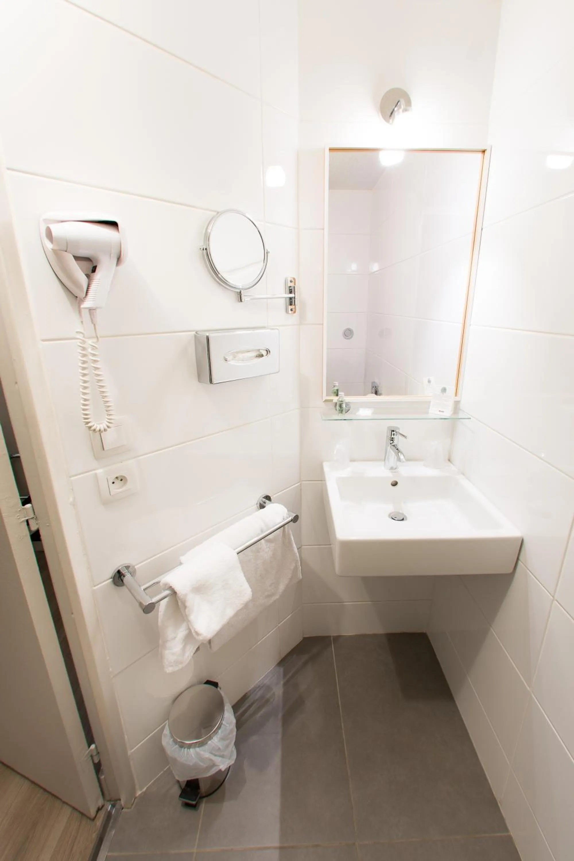 Shower in Hotel Acadie Eragny