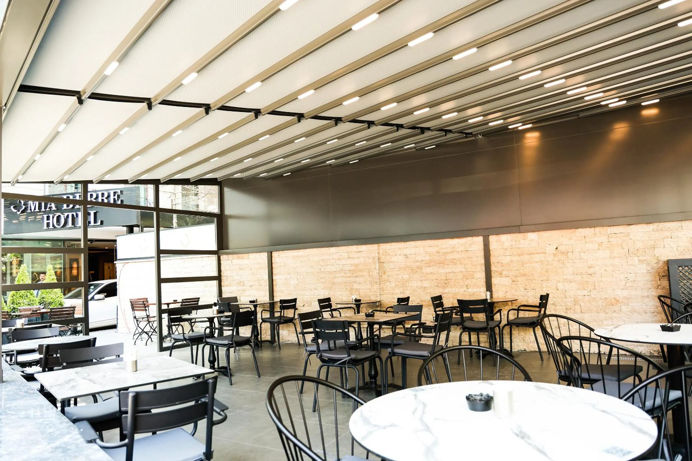 Restaurant/places to eat in Mia Berre Hotels