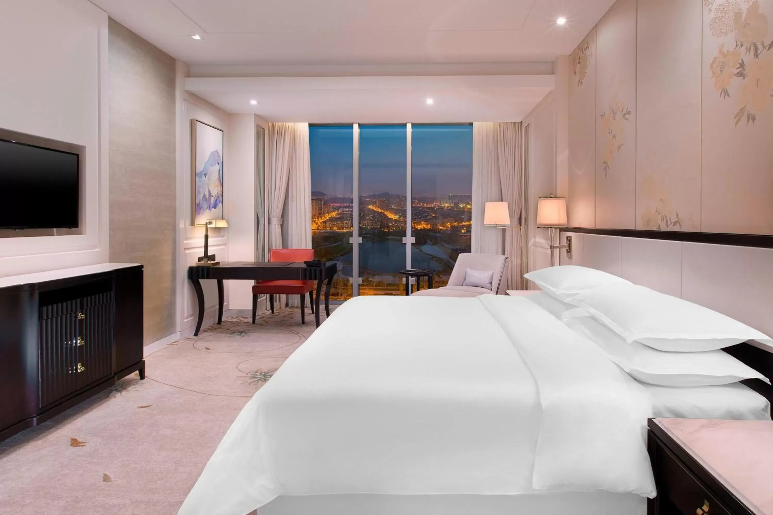 Club level, Guest room, 1 King, High floor in Sheraton Qingdao Licang Hotel Club level, Guest room, 1 King, High floor in Sheraton Qingdao Licang Hotel