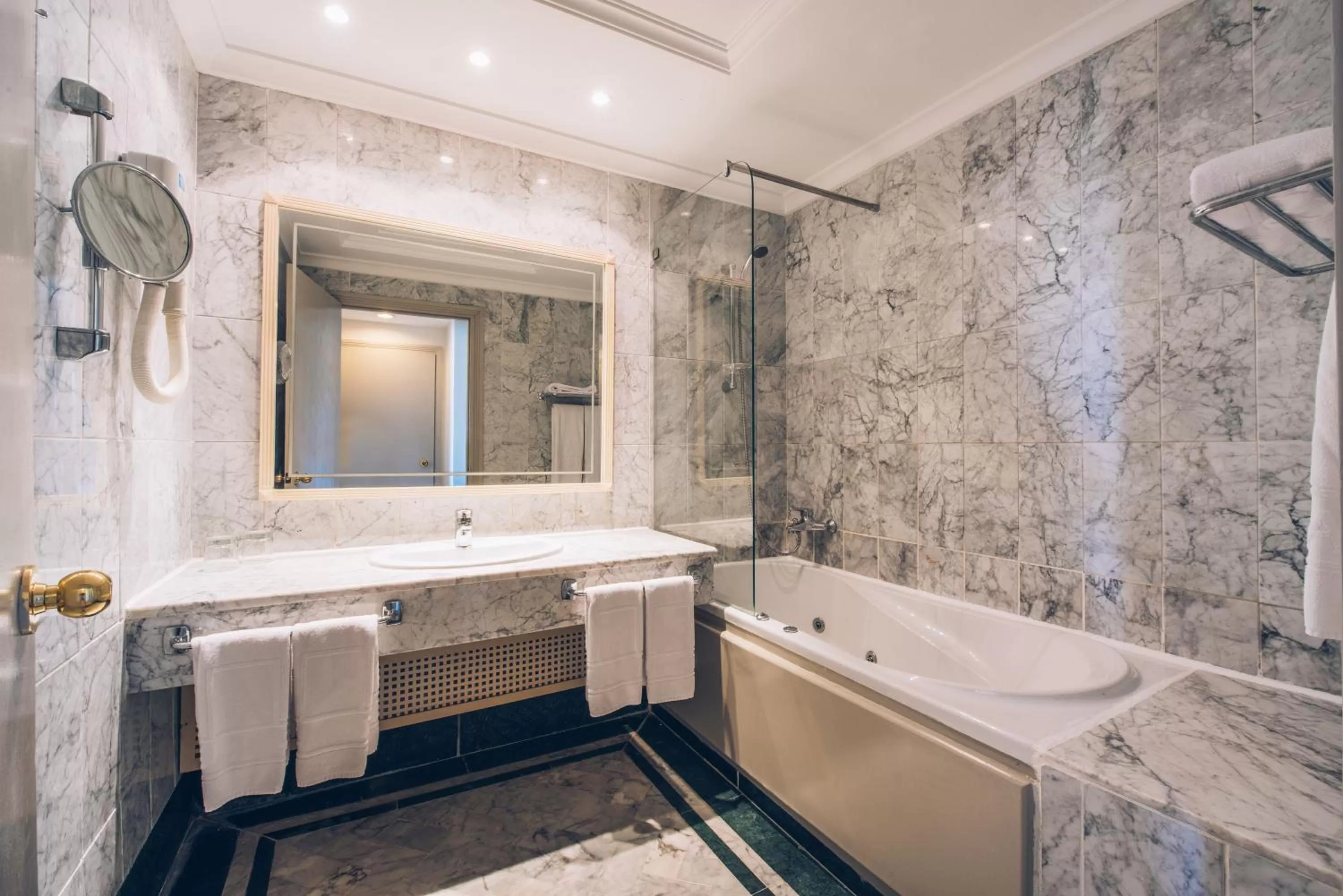 Bathroom in Iberostar Waves Averroes