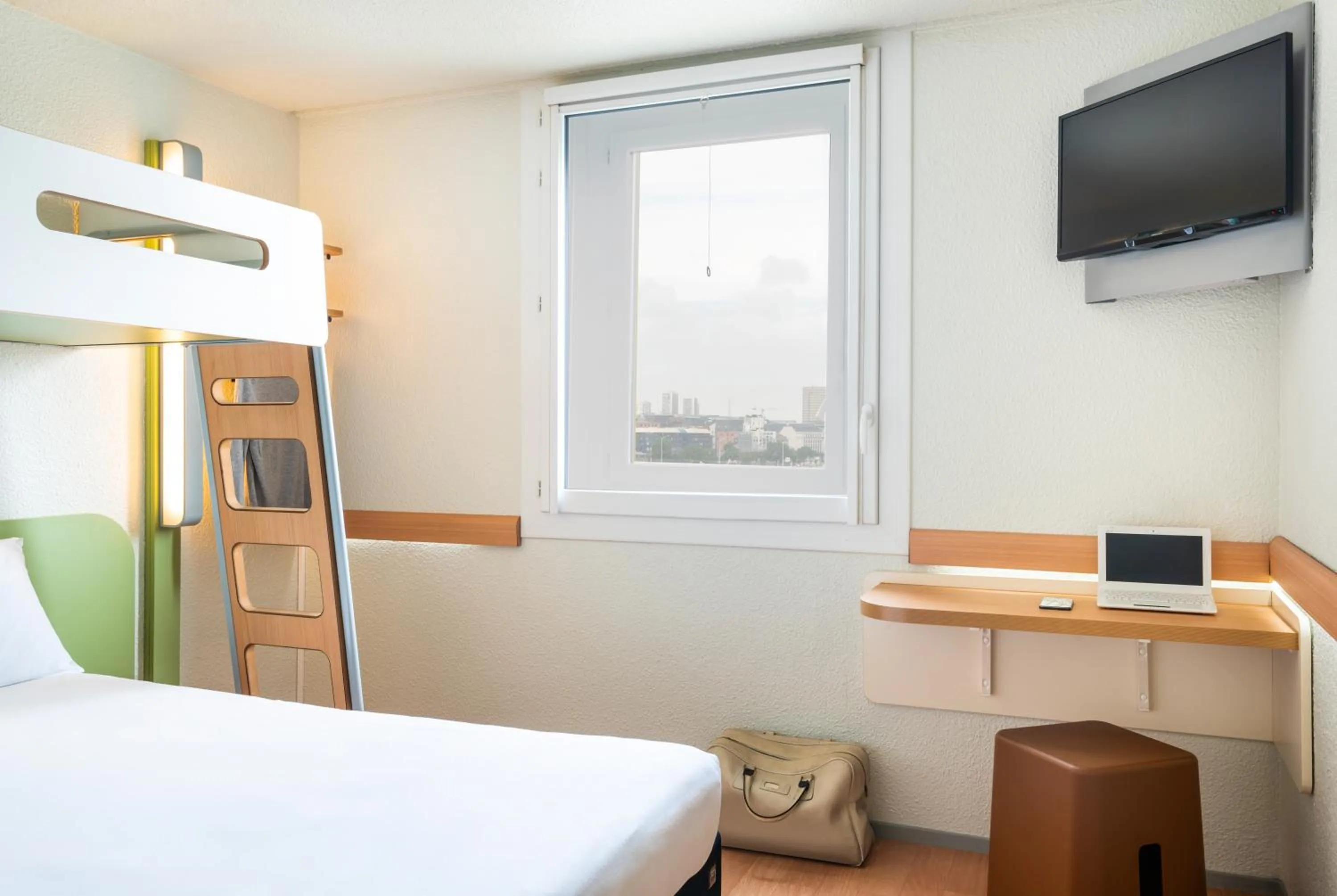 TV and multimedia, Bed in ibis budget Paris Porte de Bercy