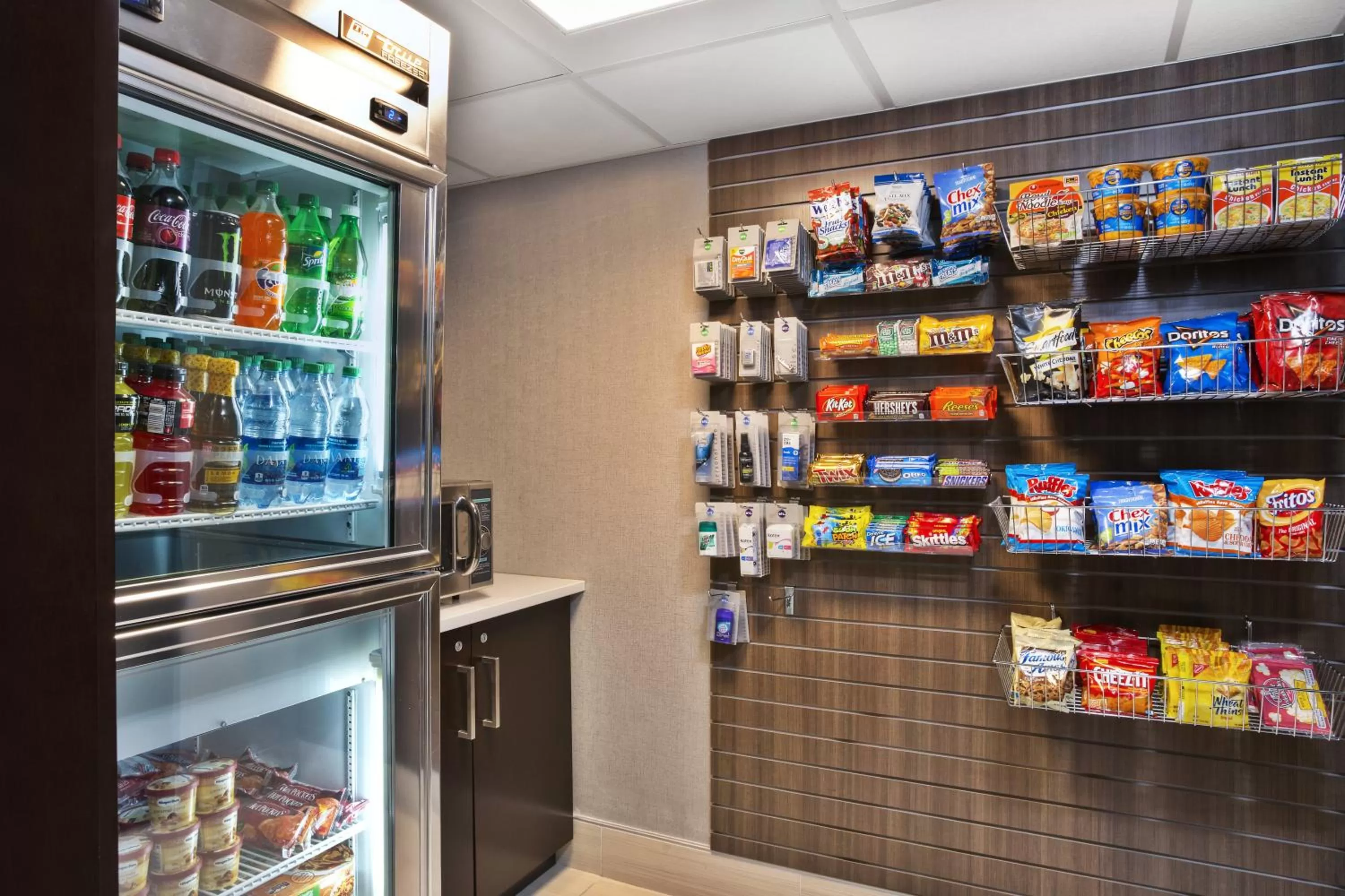 Lobby or reception in Holiday Inn Express Boston-Waltham by IHG