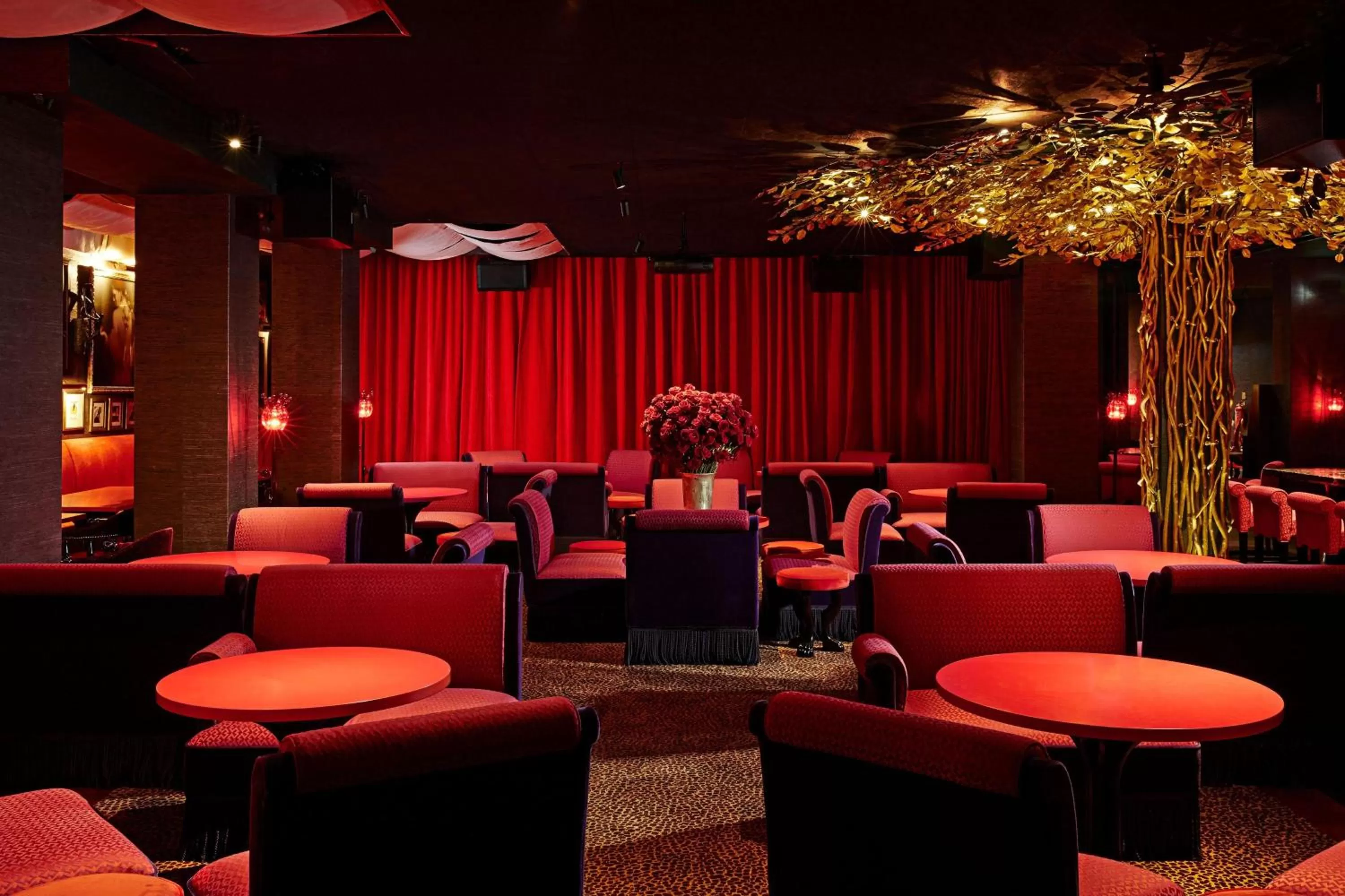 Lounge or bar in The Vagabond Club, a Tribute Portfolio Hotel Singapore