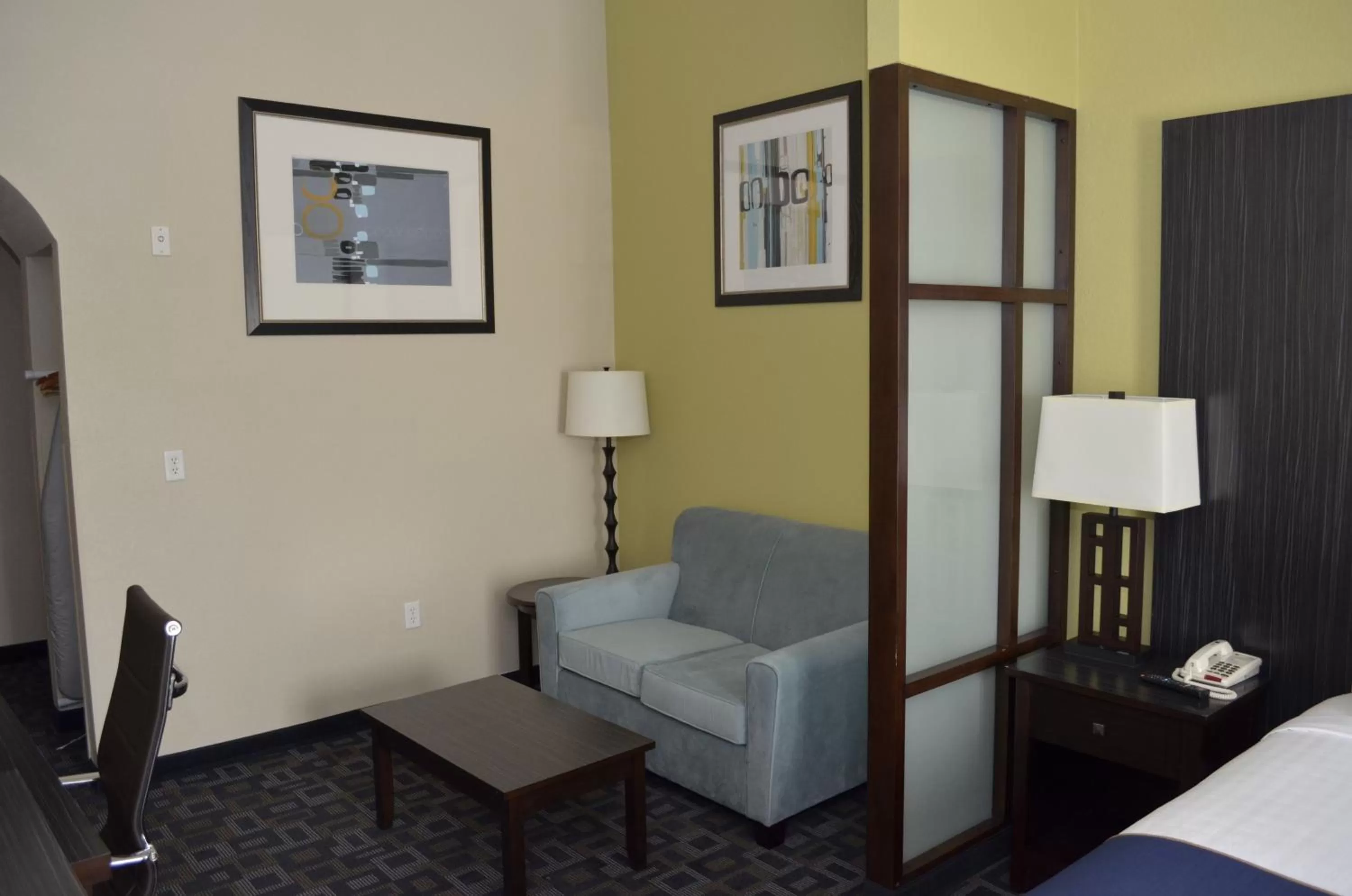 Photo of the whole room, Bed in Super 8 by Wyndham Irving/DFW Apt/North