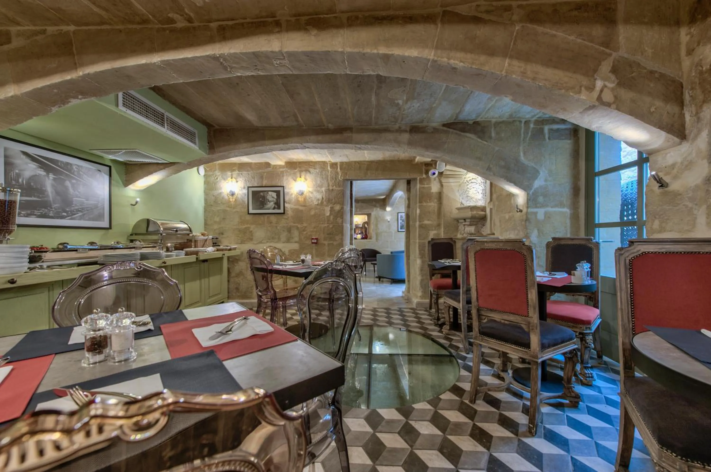 Food and drinks in Palazzo Consiglia - IK Collection