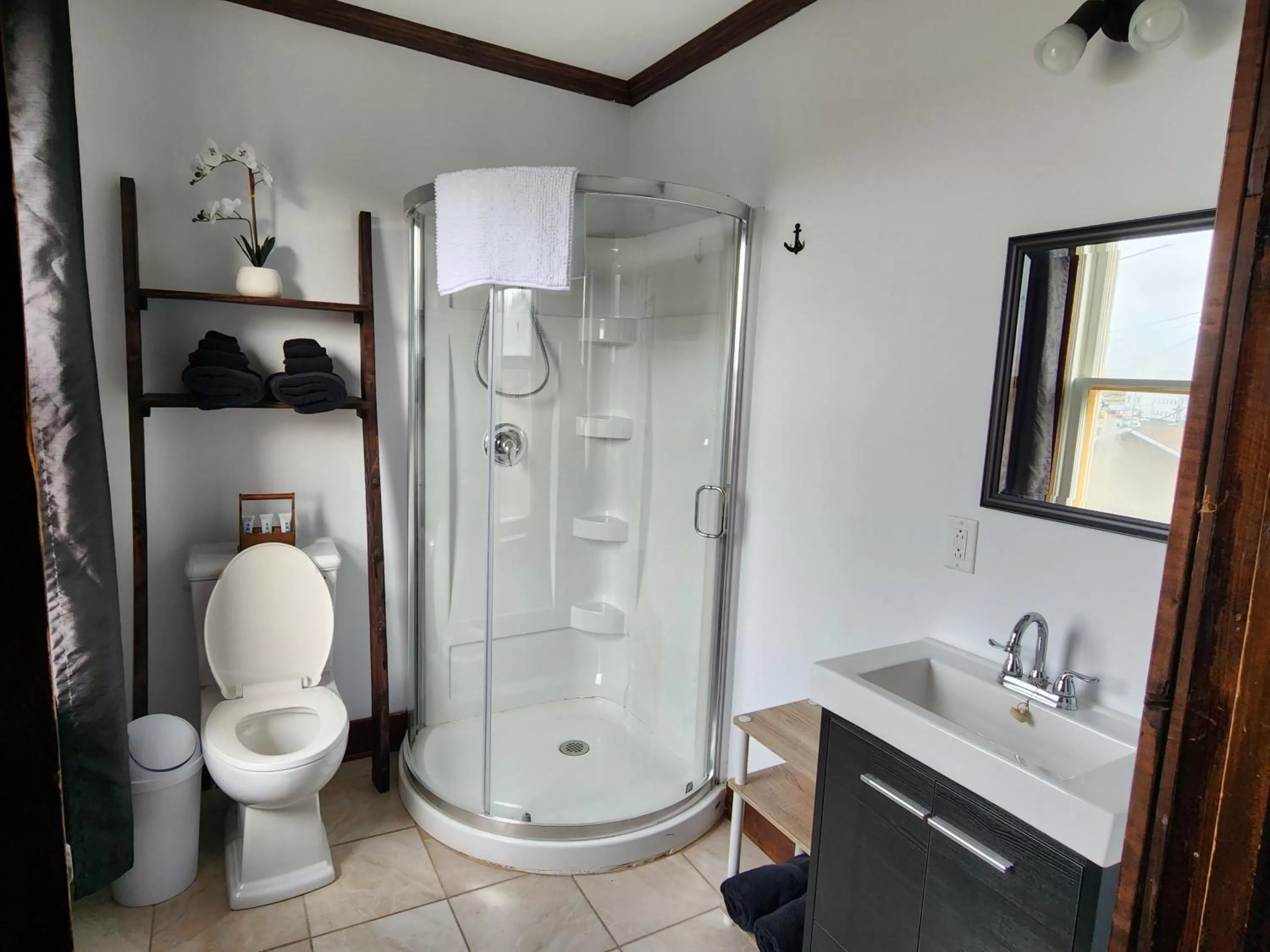 Shower in The Harbourside Inn