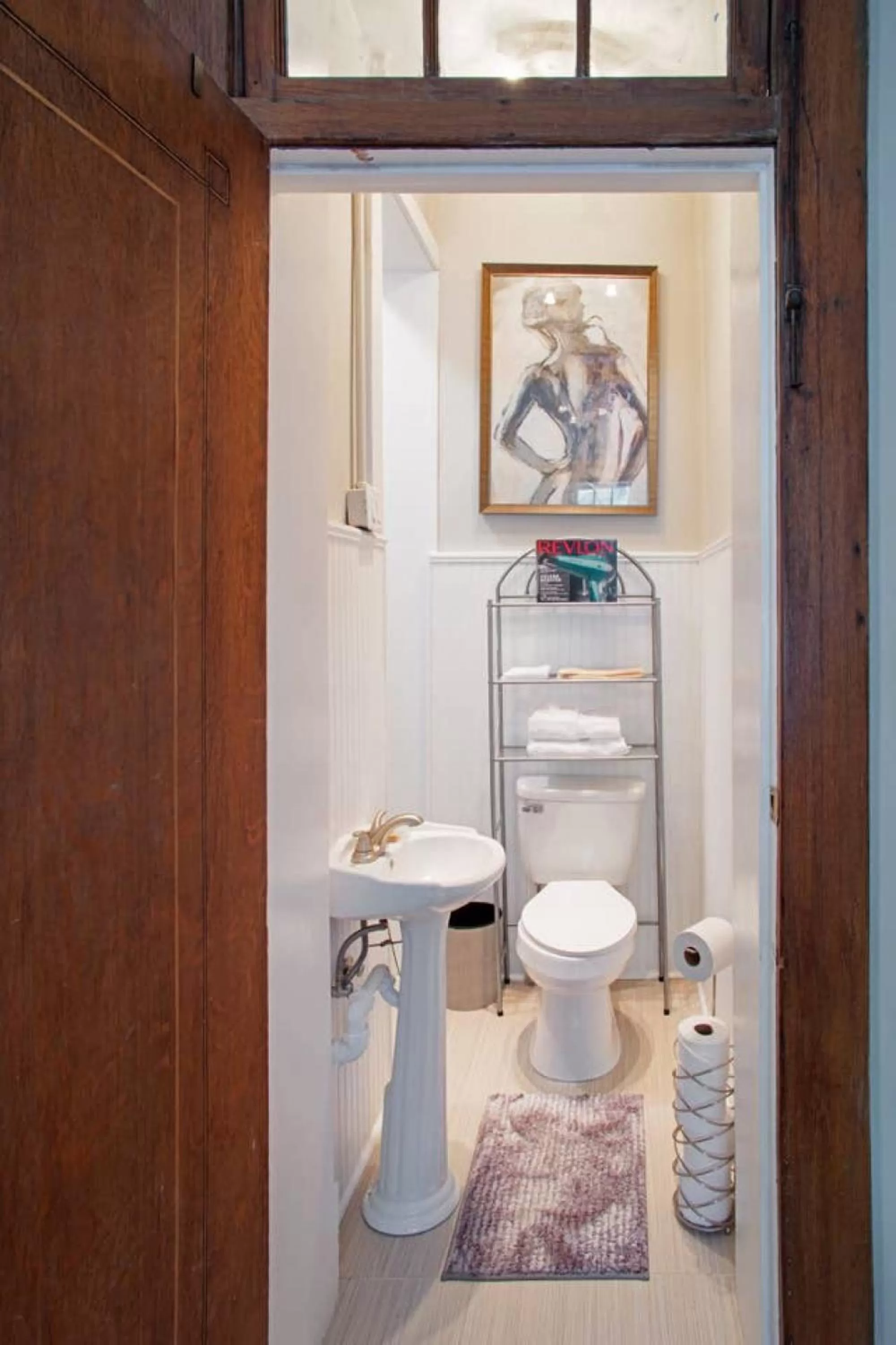 Bathroom in 101 E Waldburg - Cozy Cottage just off of Forsyth Park