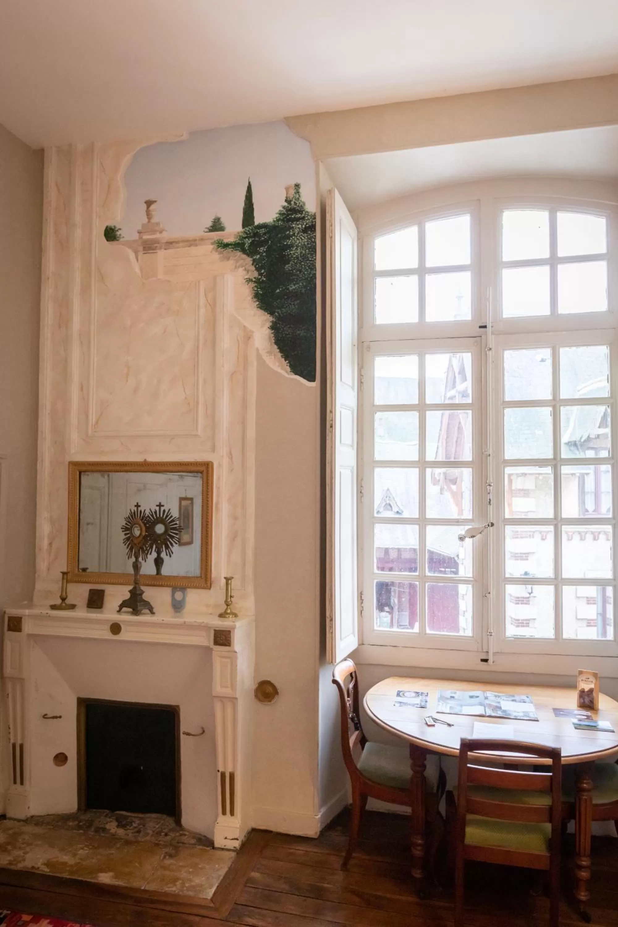 Dining Area in L'Hotel de Panette, Un exceptionnel château en ville - Chambres historiques, parking - Petit Déjeuner offert