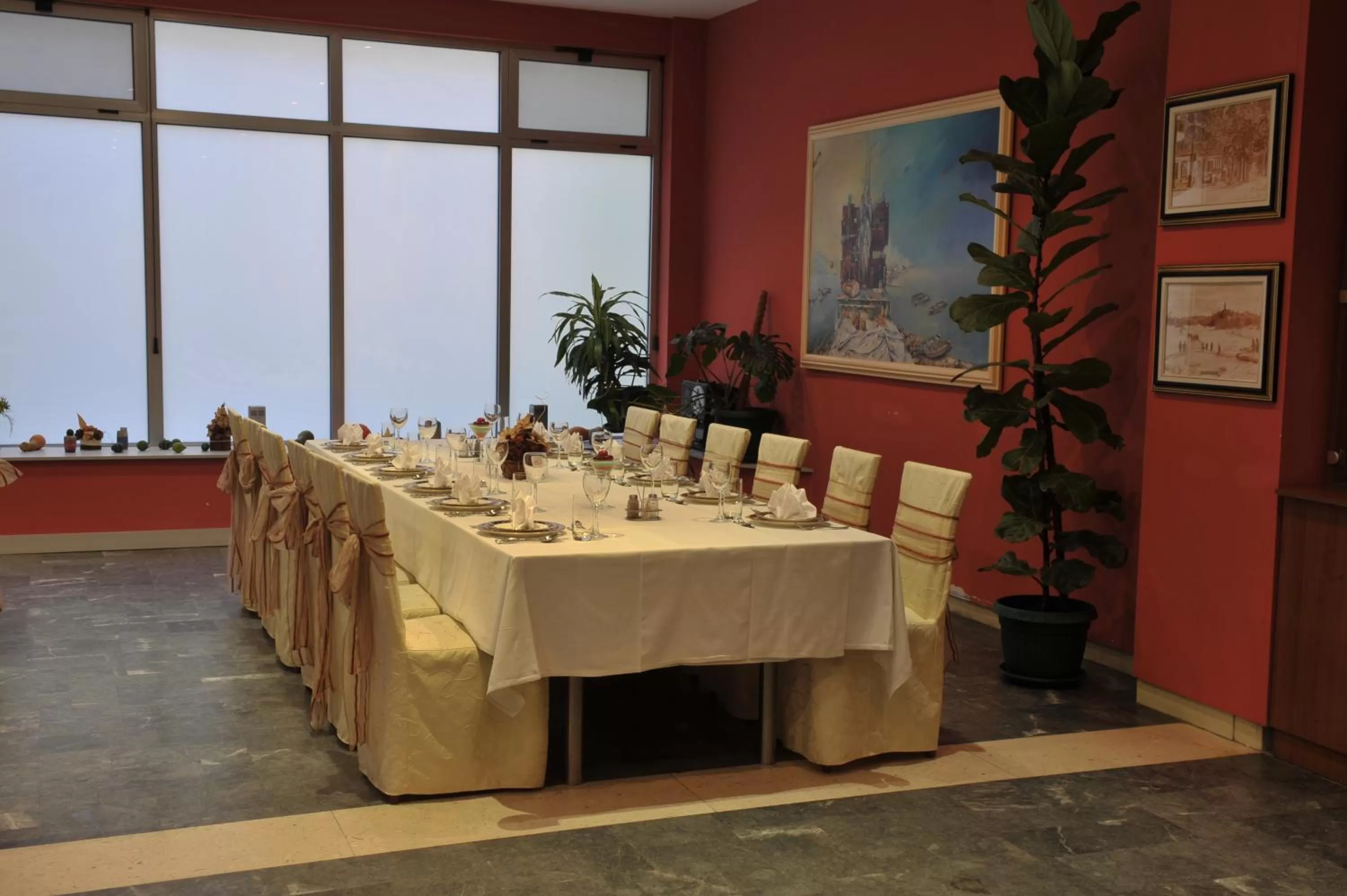 Restaurant/Places to Eat in Hotel Fontana