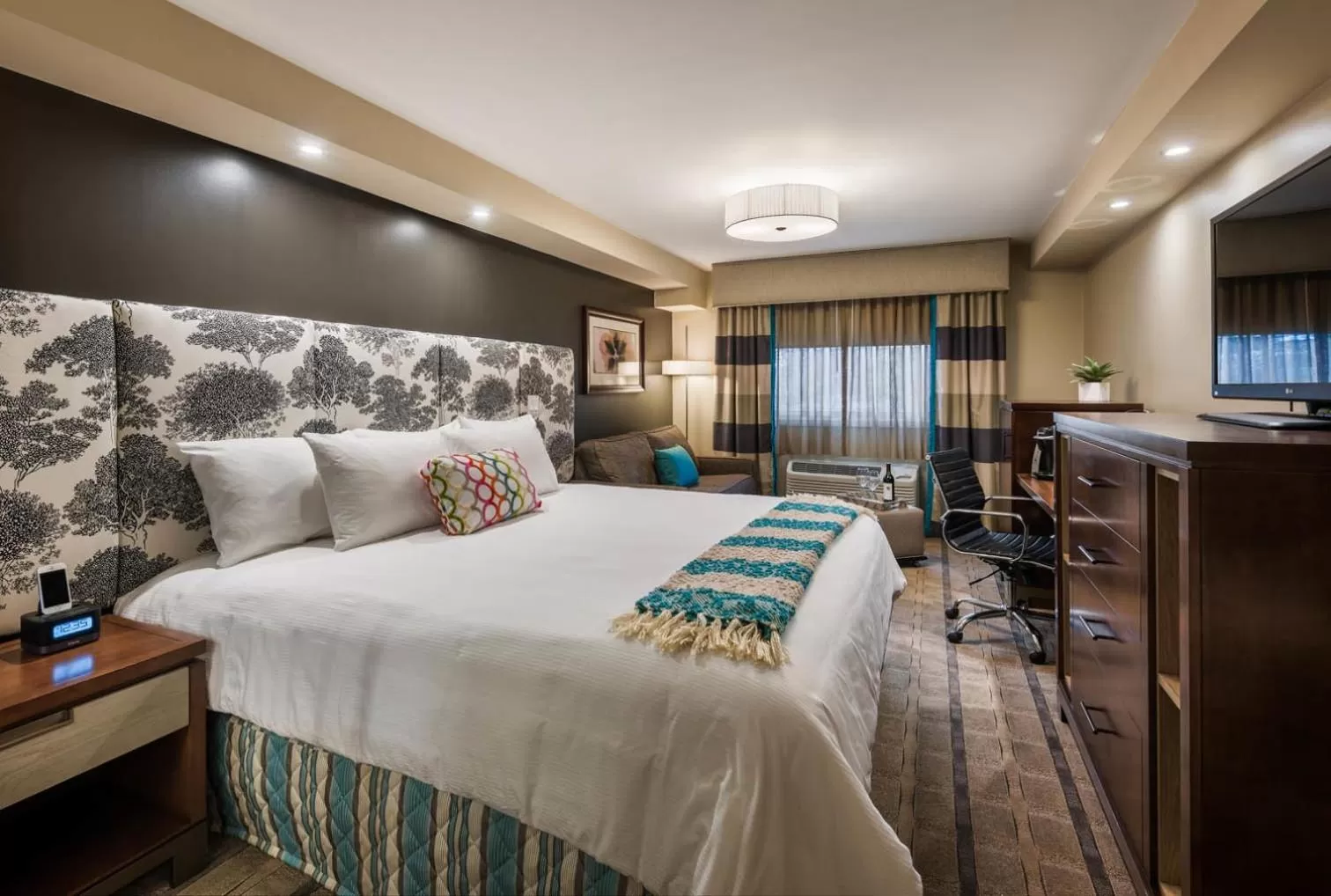 Deluxe King Room in The Kenilworth Hotel - Airport West