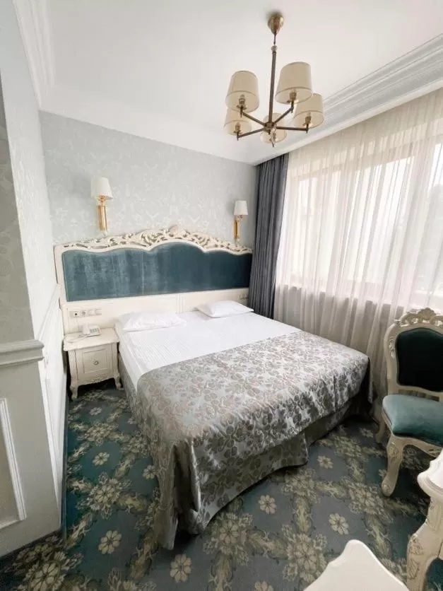 Bed in Royal Olympic Hotel