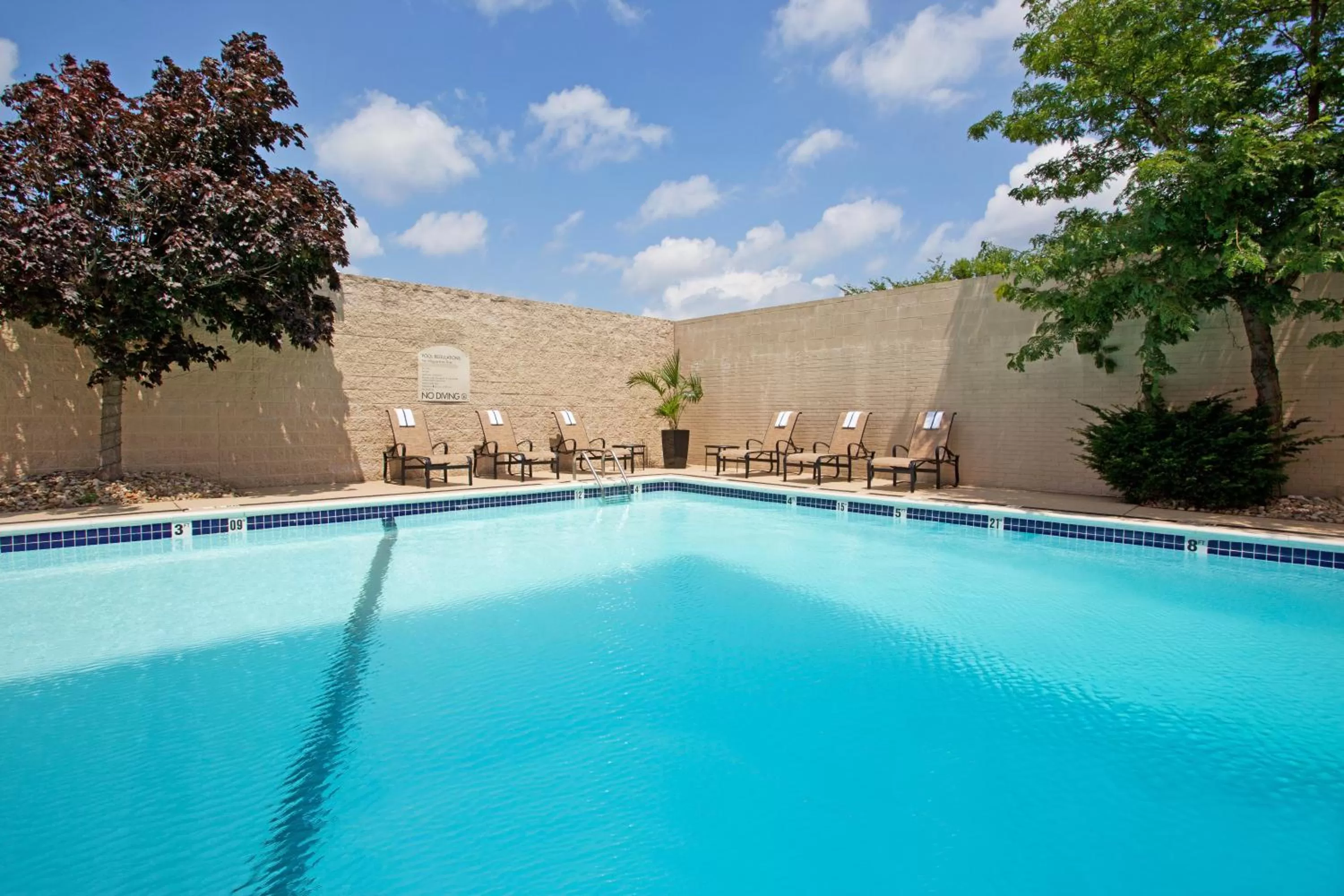 Swimming pool in Crowne Plaza Hotel and Suites Pittsburgh South by IHG