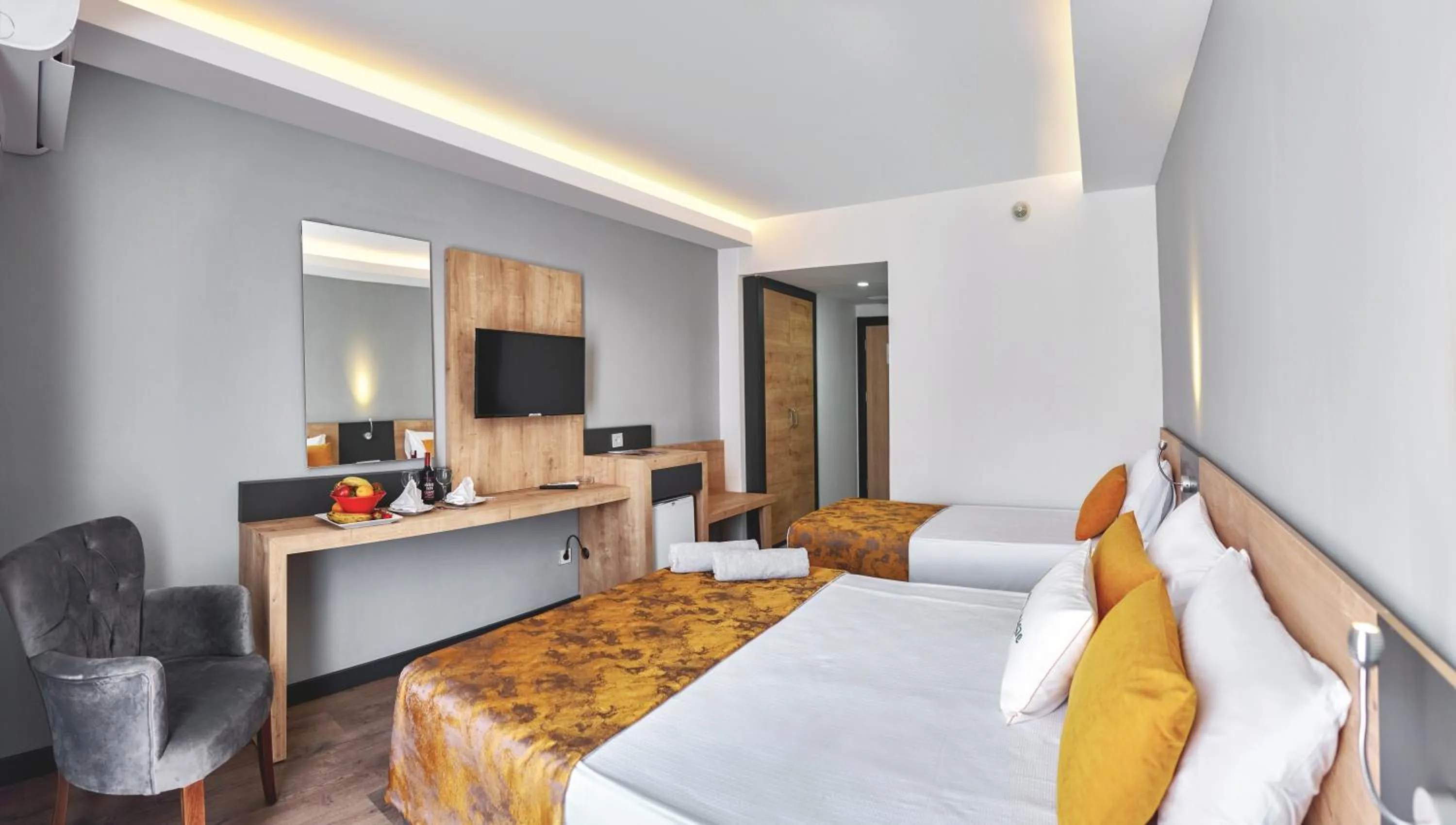 Bed in Clover Magic Park Side Hotel