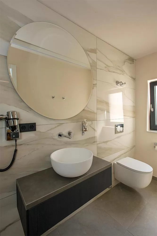 Toilet in Trüffel Hotel