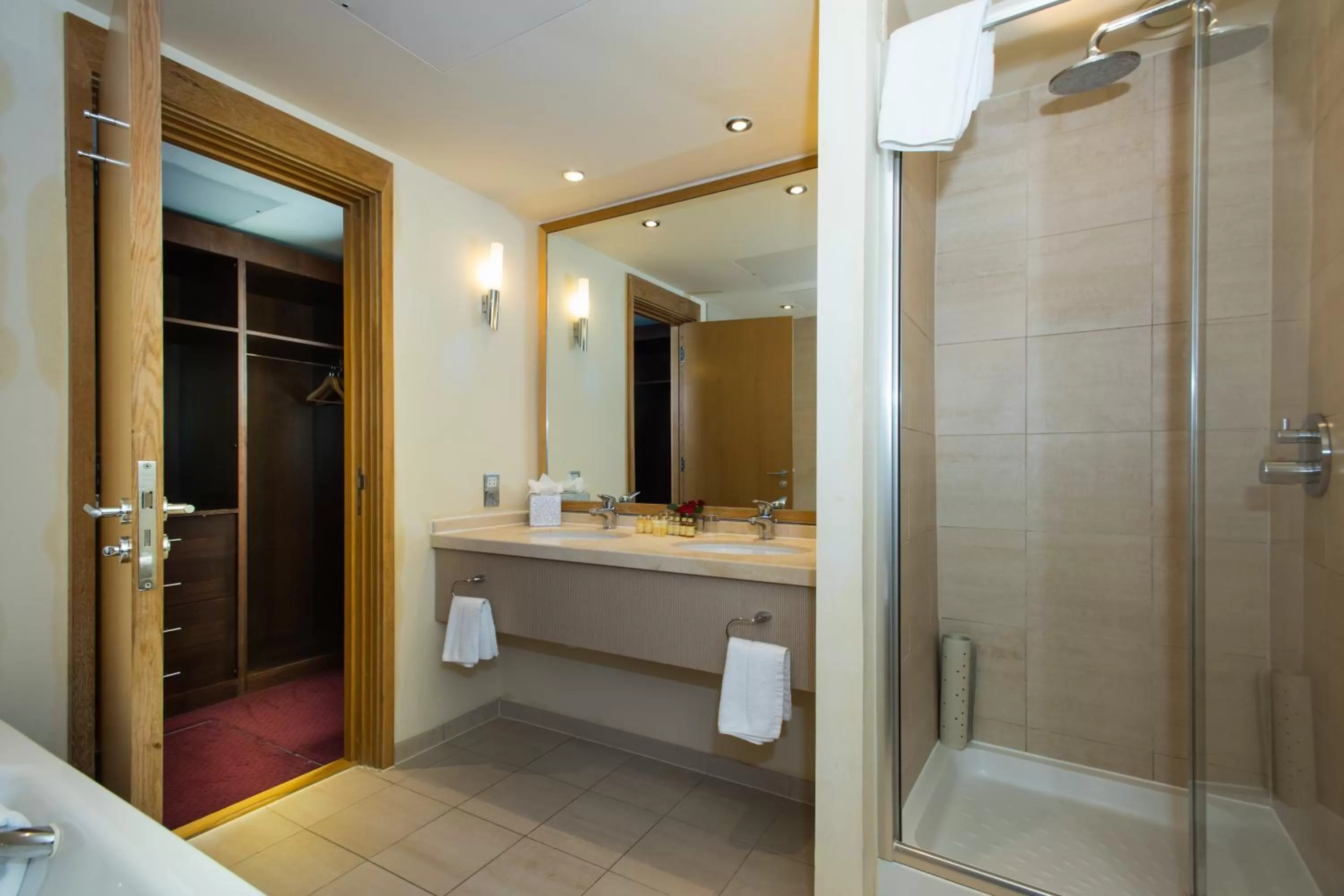 Bathroom in The Park City Grand Plaza Kensington Hotel