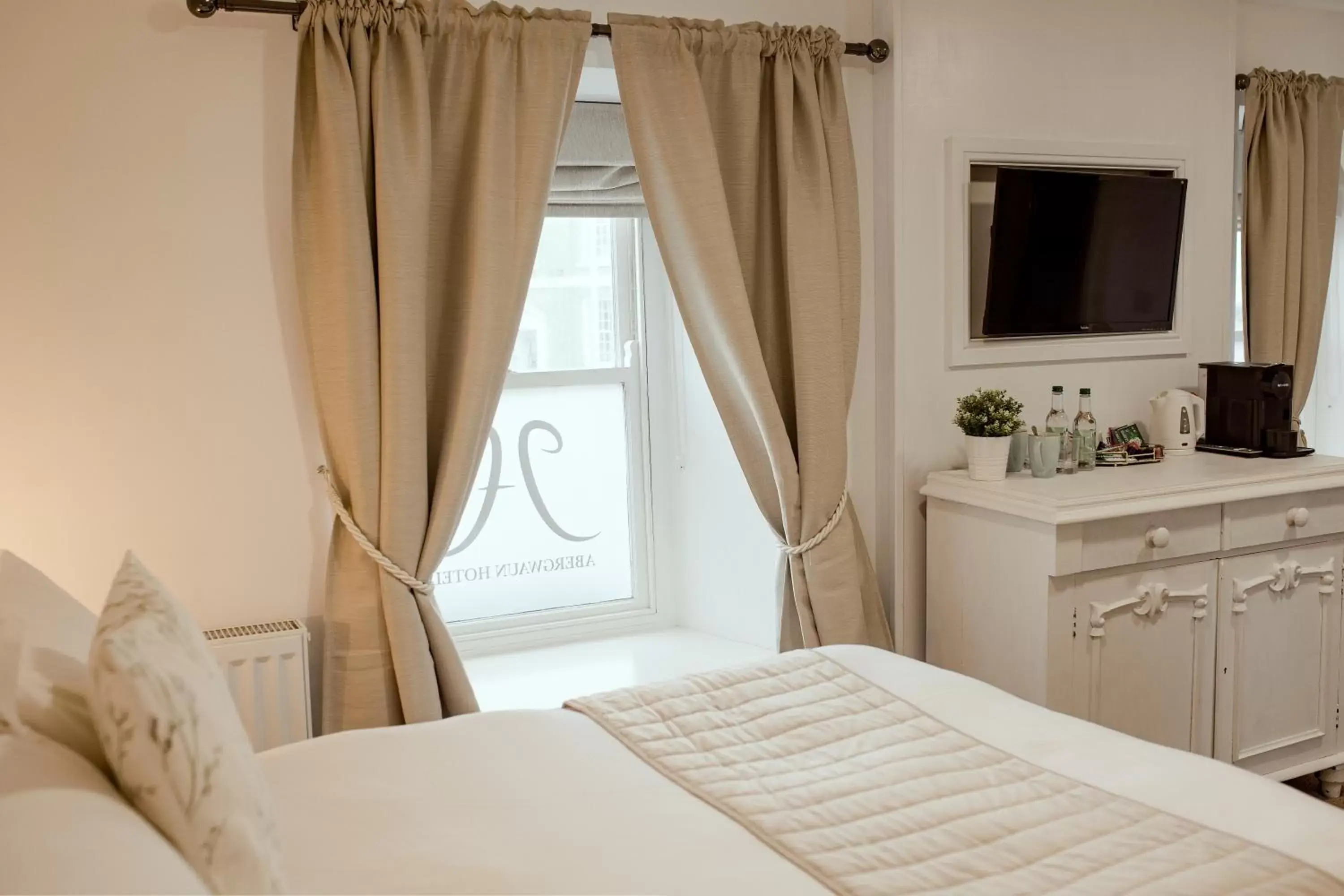 Deluxe Double or Twin Room in JT Abergwaun hotel Deluxe Double or Twin Room in JT Abergwaun hotel