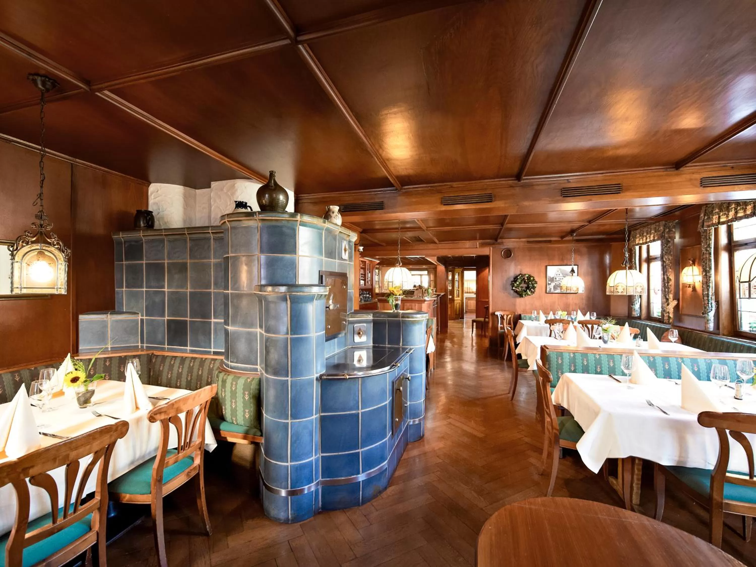 Restaurant/places to eat in Hirsch Hotel