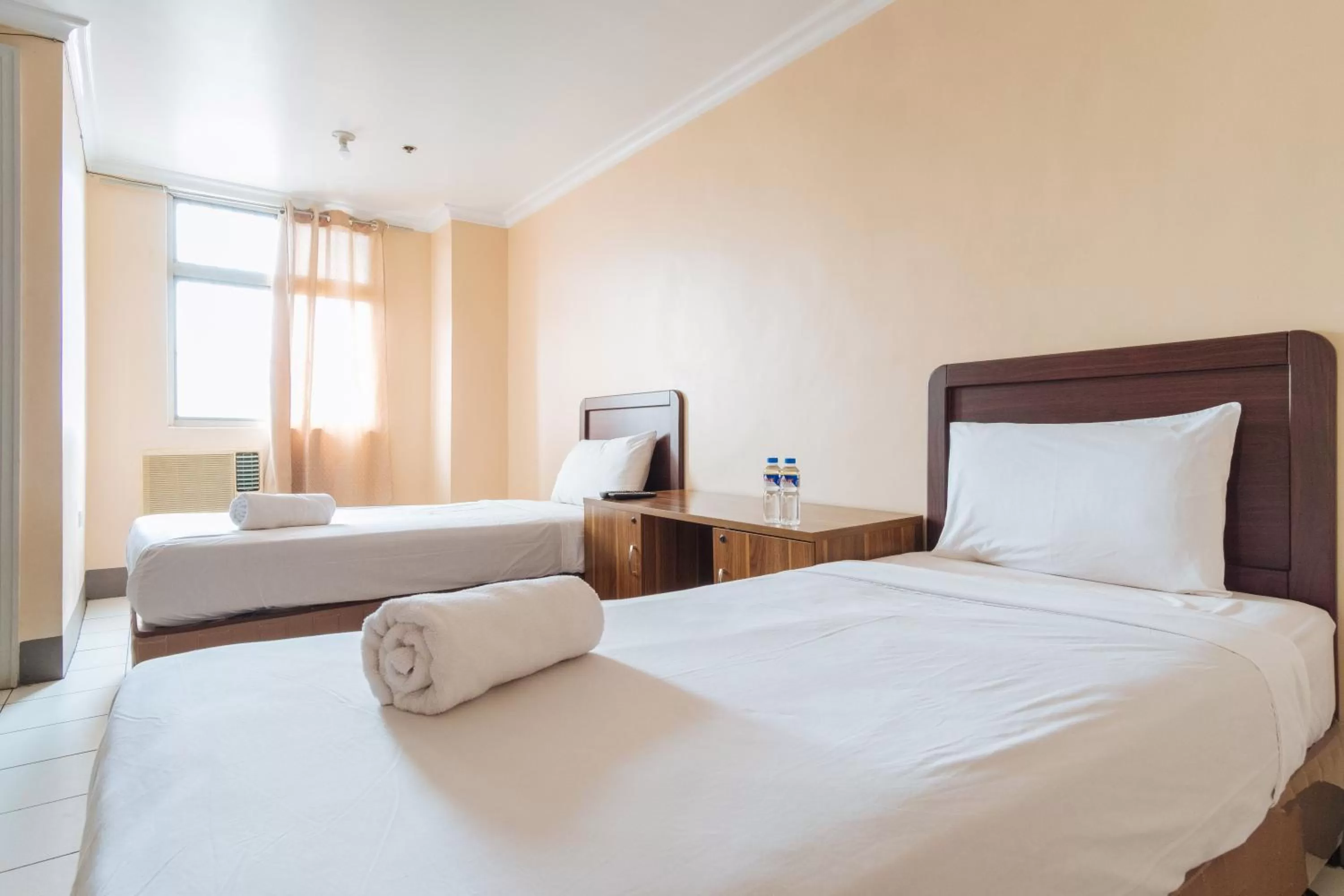 Photo of the whole room, Bed in Dechmark Hotel