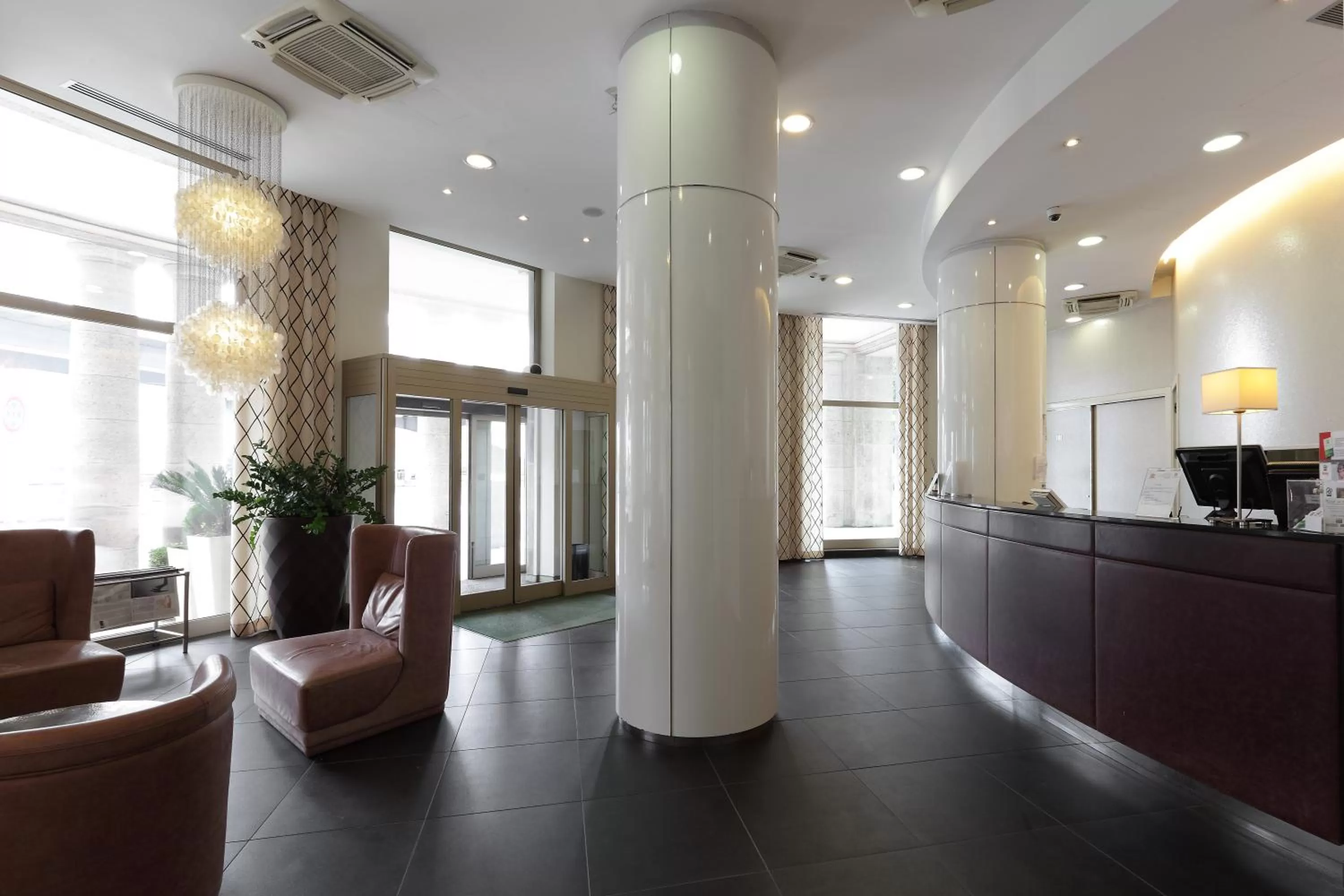 Lobby or reception in Holiday Inn Genoa City by IHG