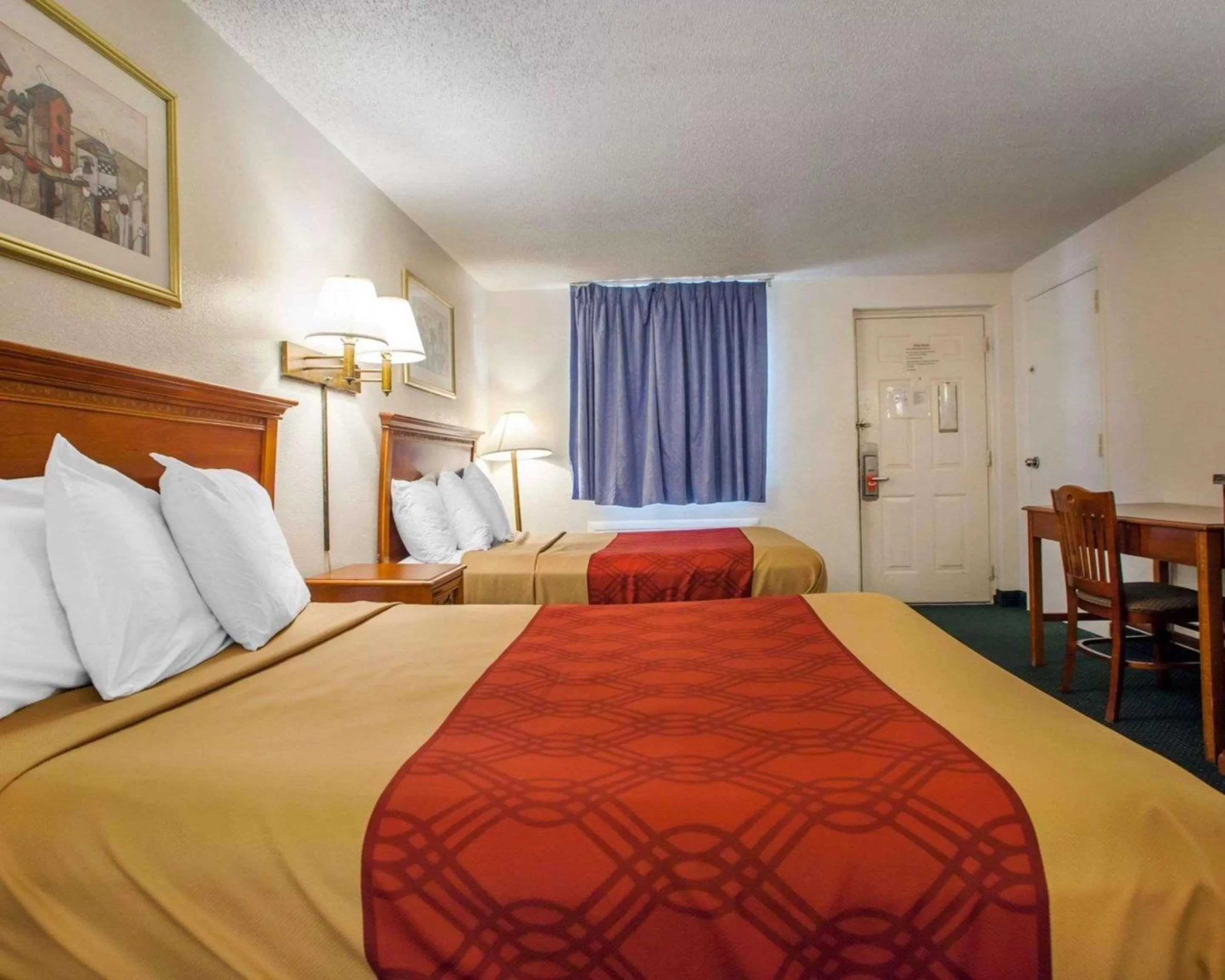 Photo of the whole room, Bed in Econo Lodge Somers Point