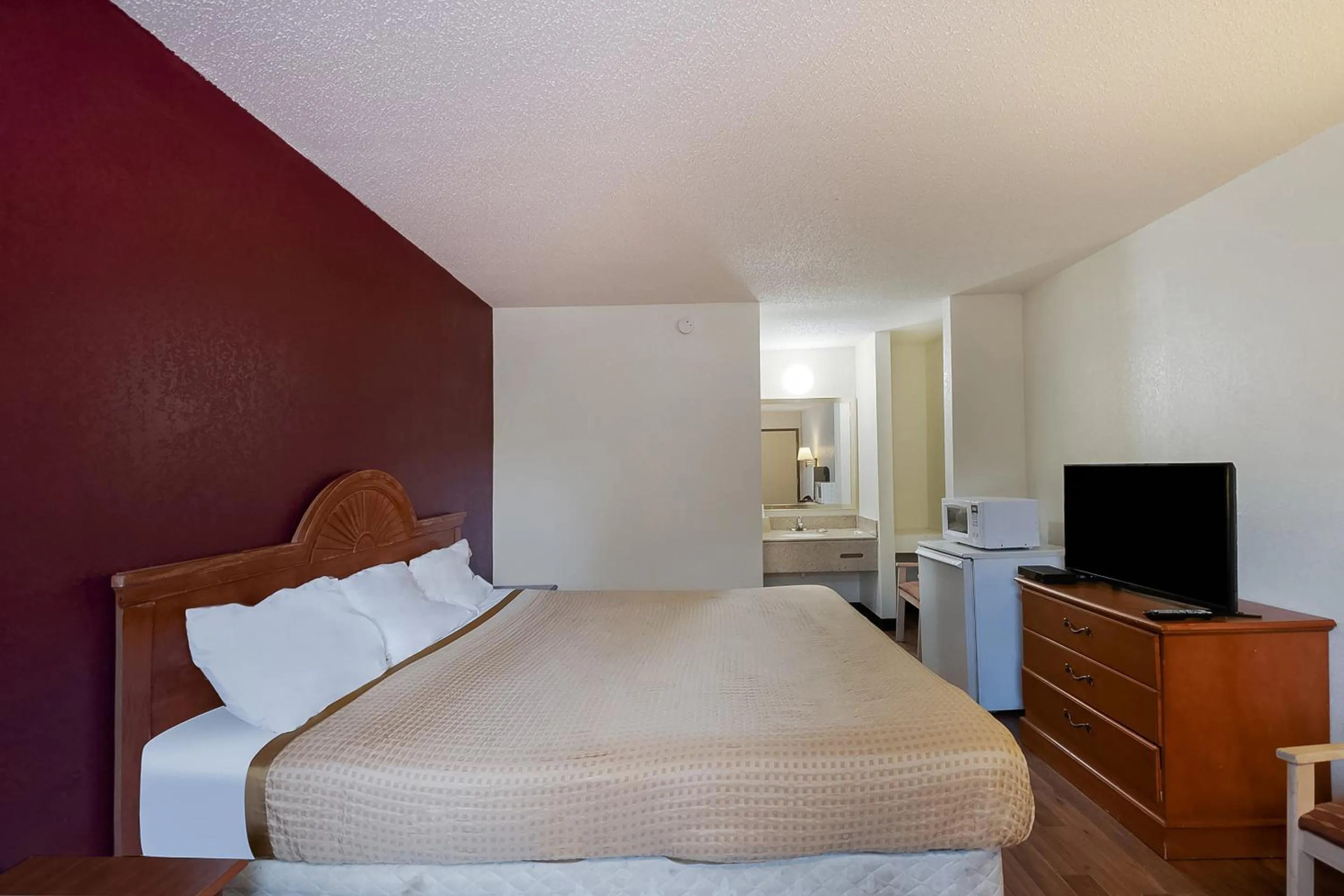 Bedroom in OYO Hotel Manning SC