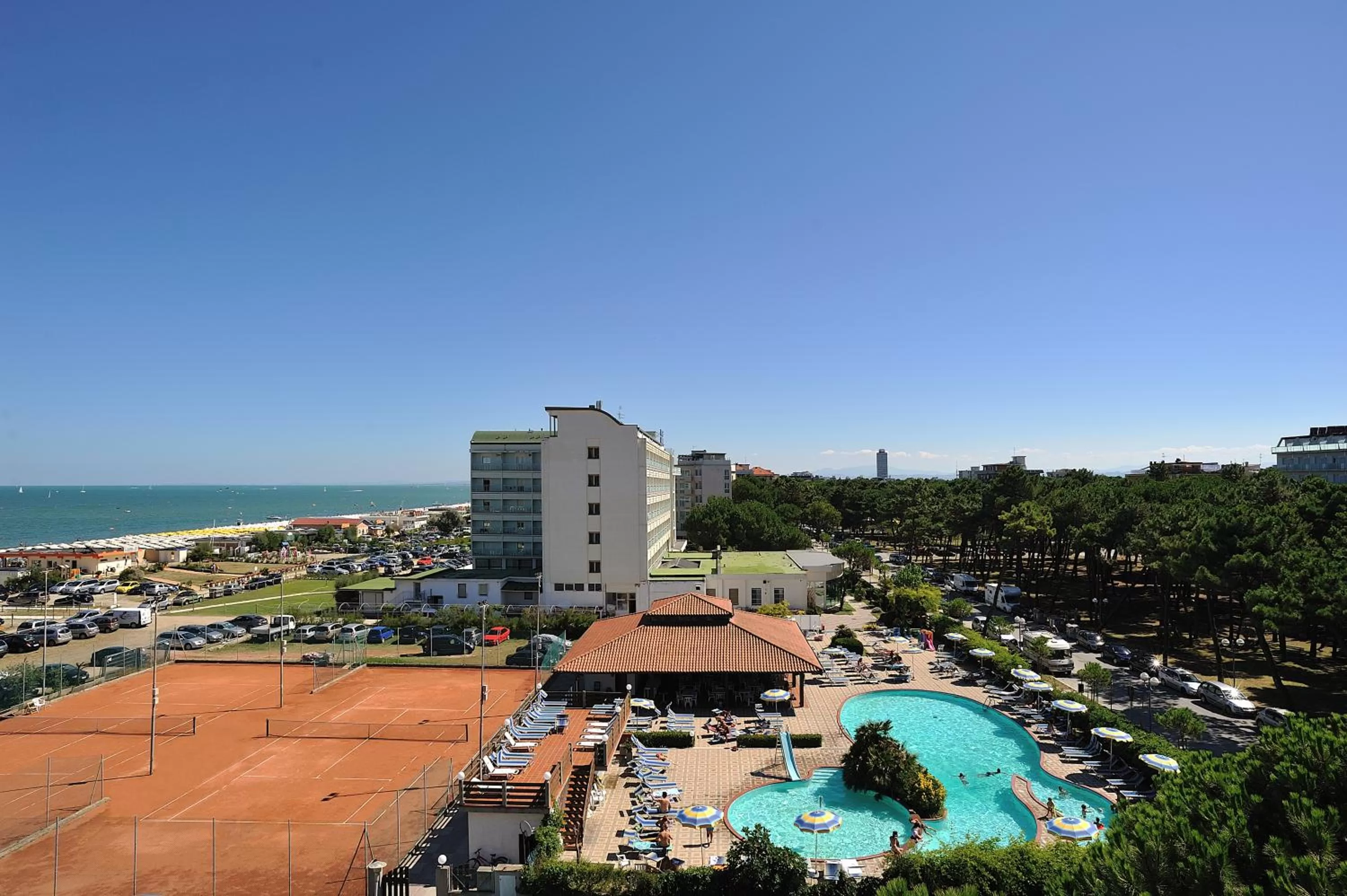 Tennis court in Hotel Ausonia