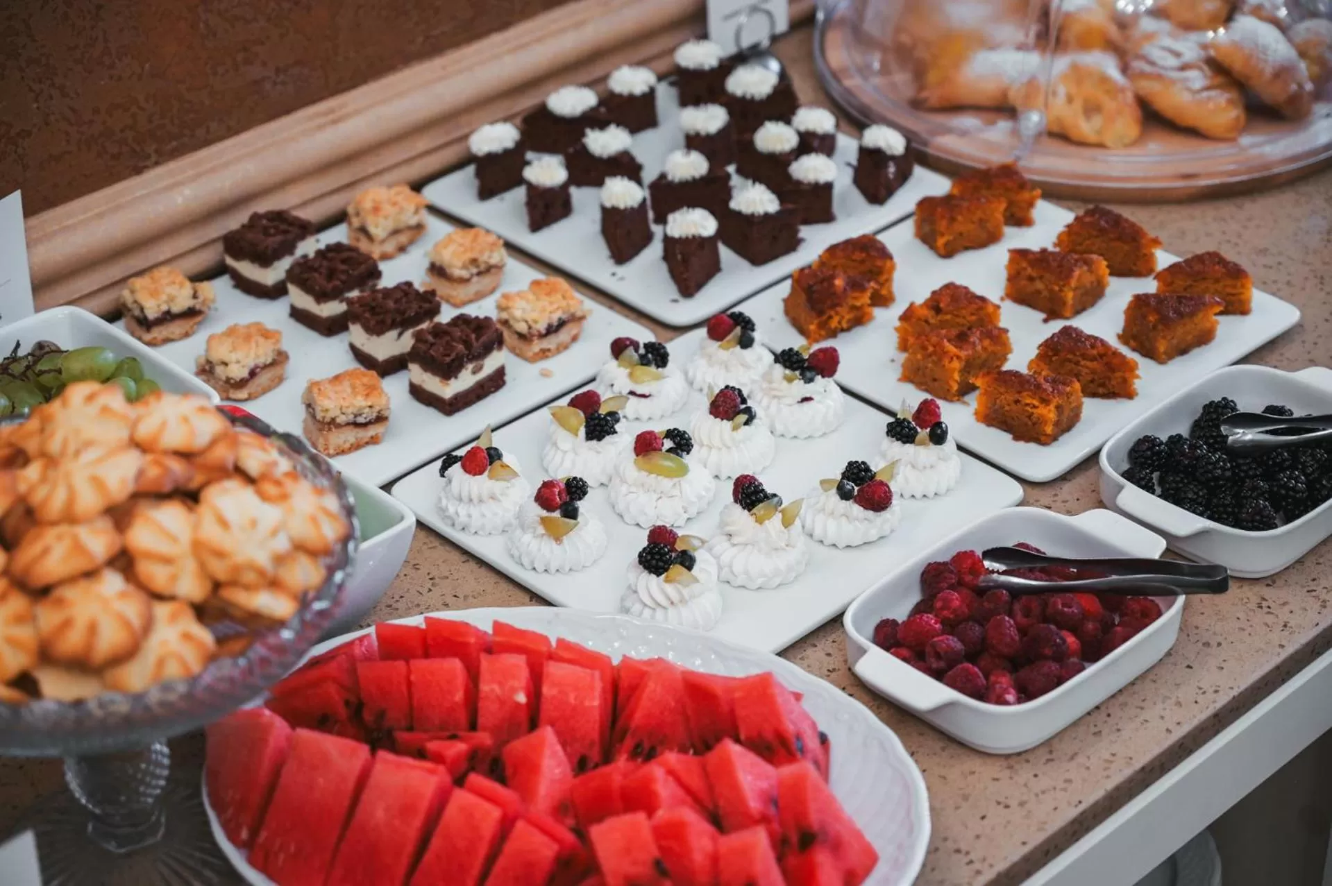 Food and drinks in Alexandrovskiy Hotel