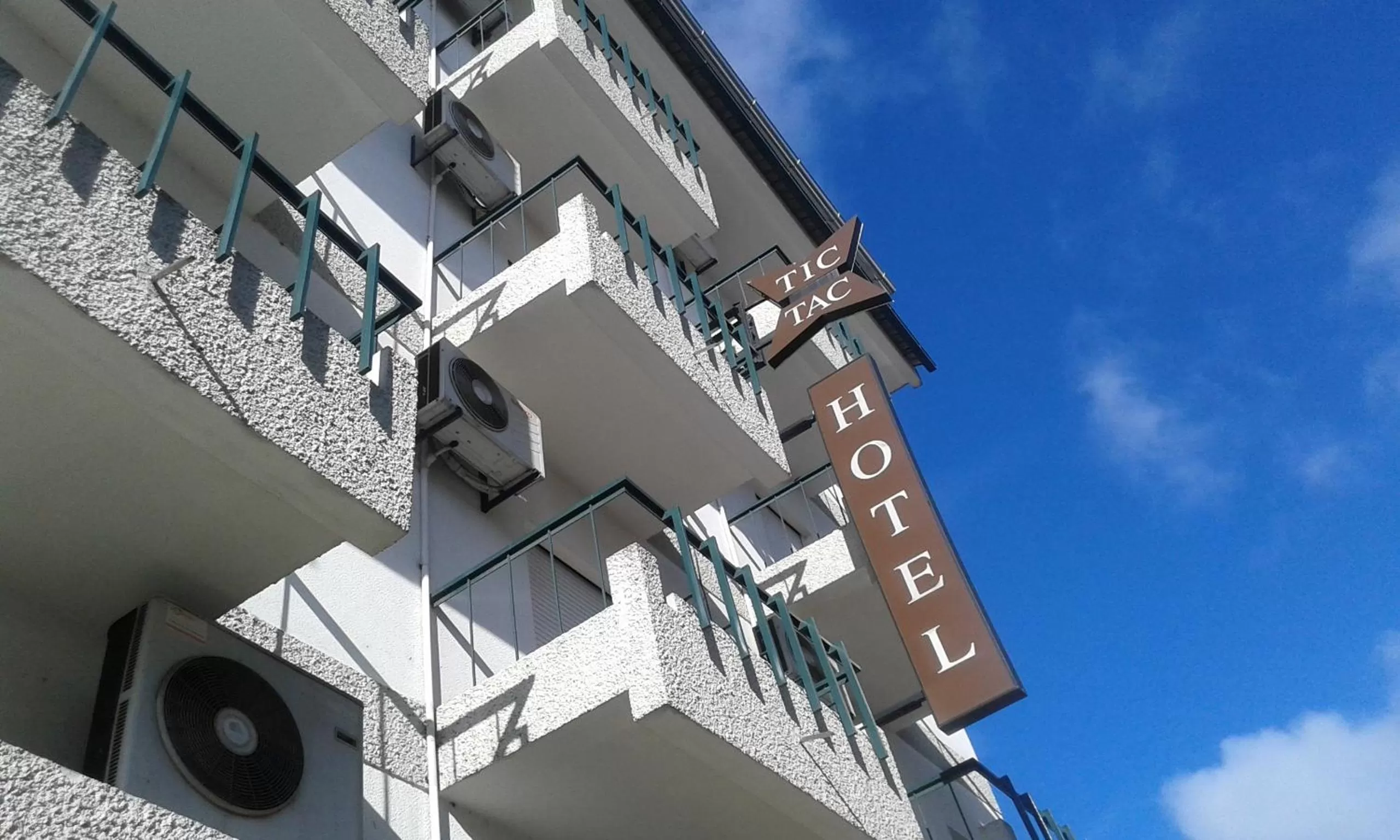 Facade/entrance, Property Building in Hotel Tic Tac
