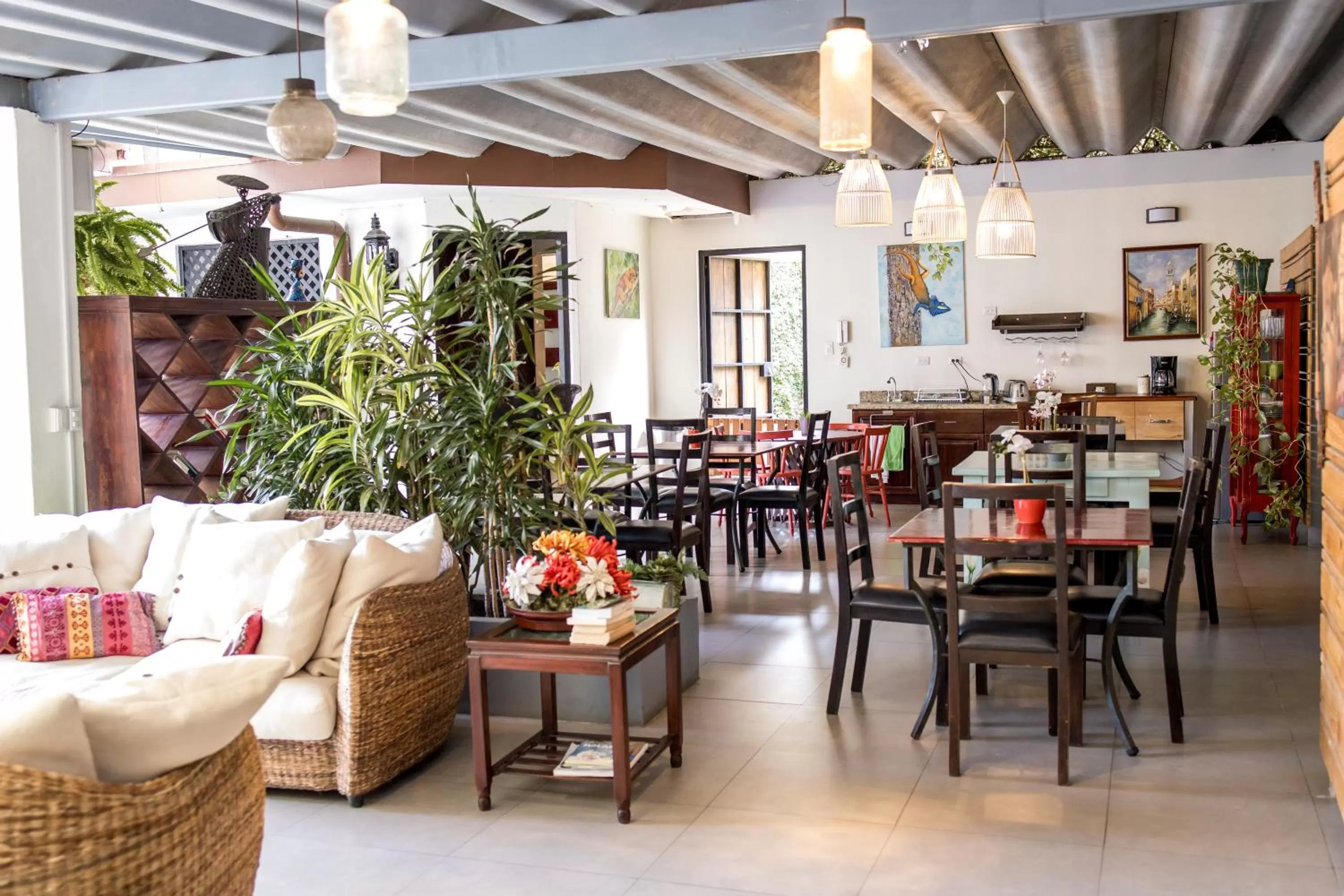 Seating area, Restaurant/Places to Eat in Casa María Aeropuerto B&B