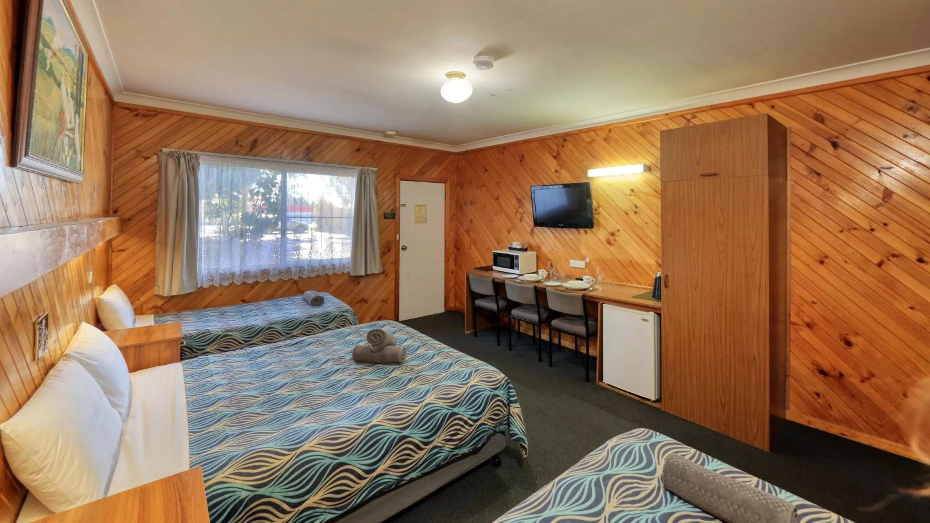 Photo of the whole room, Bed in Darling River Motel