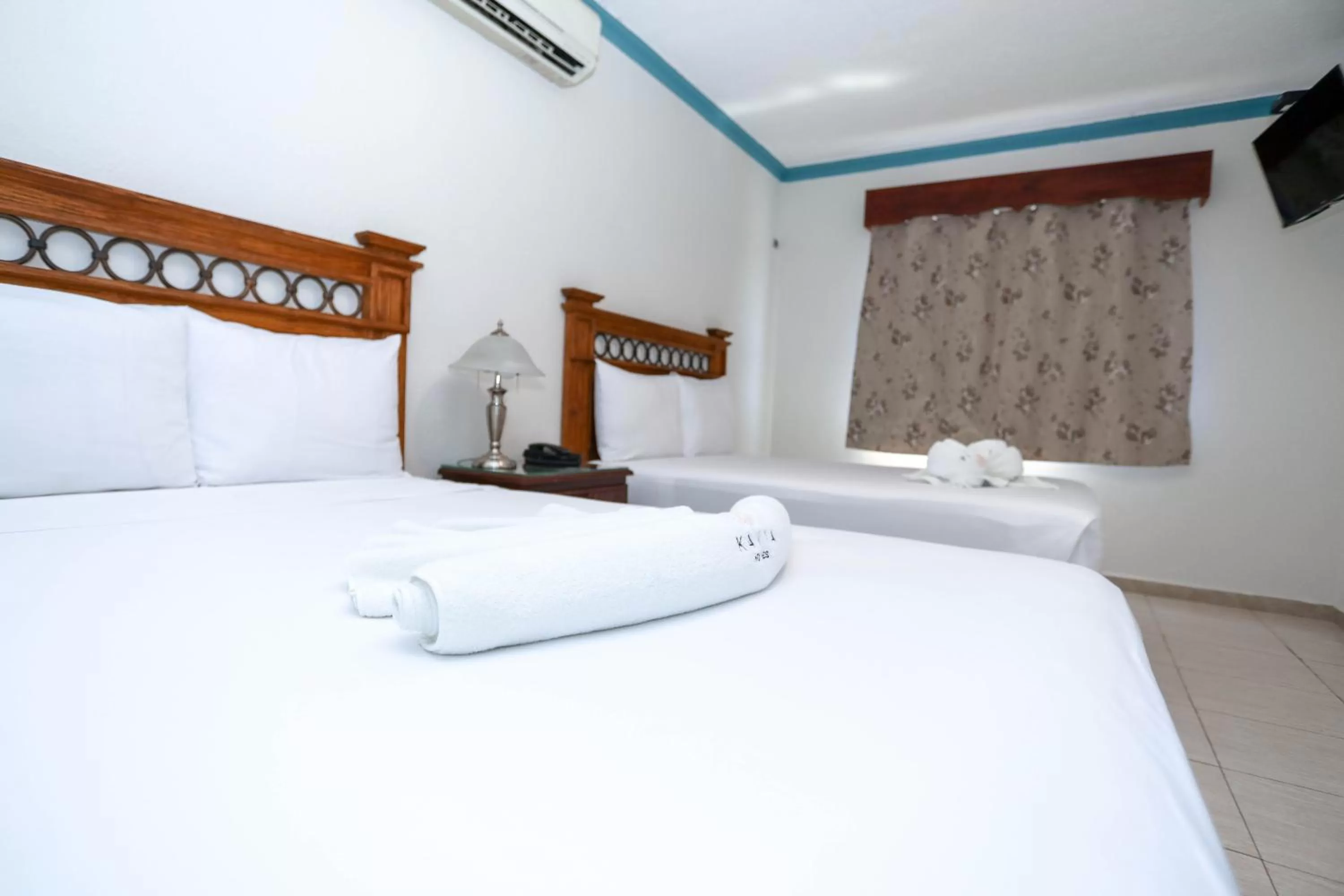 Bed in Hotel Avenida Cancun