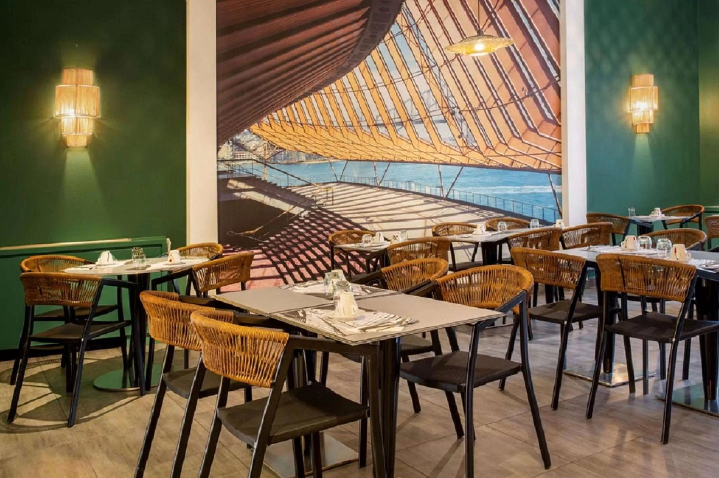 Lobby or reception in Best Western Plus Hôtel Belfort Centre Gare