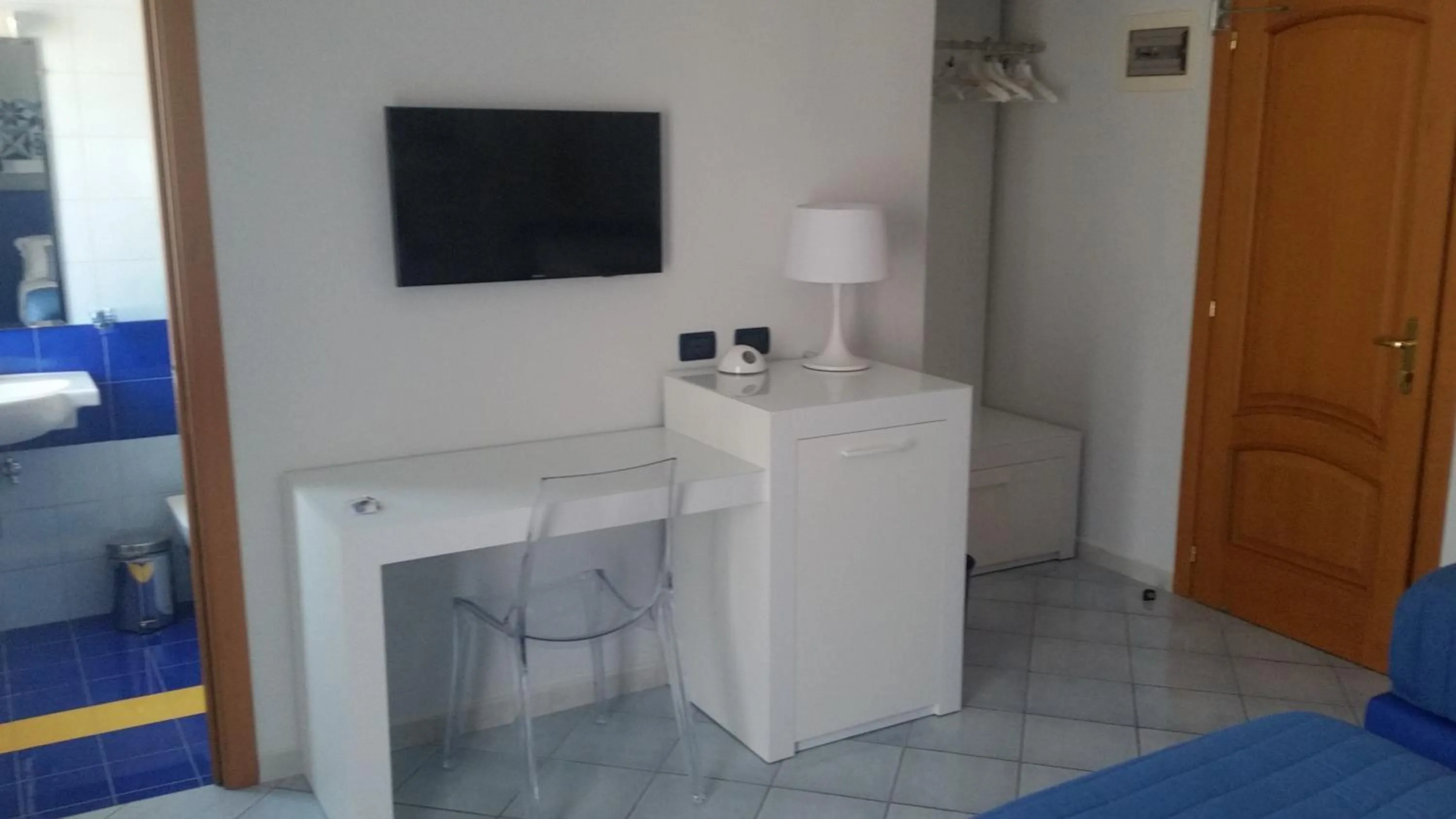 TV and multimedia, Bed in Hotel Leone