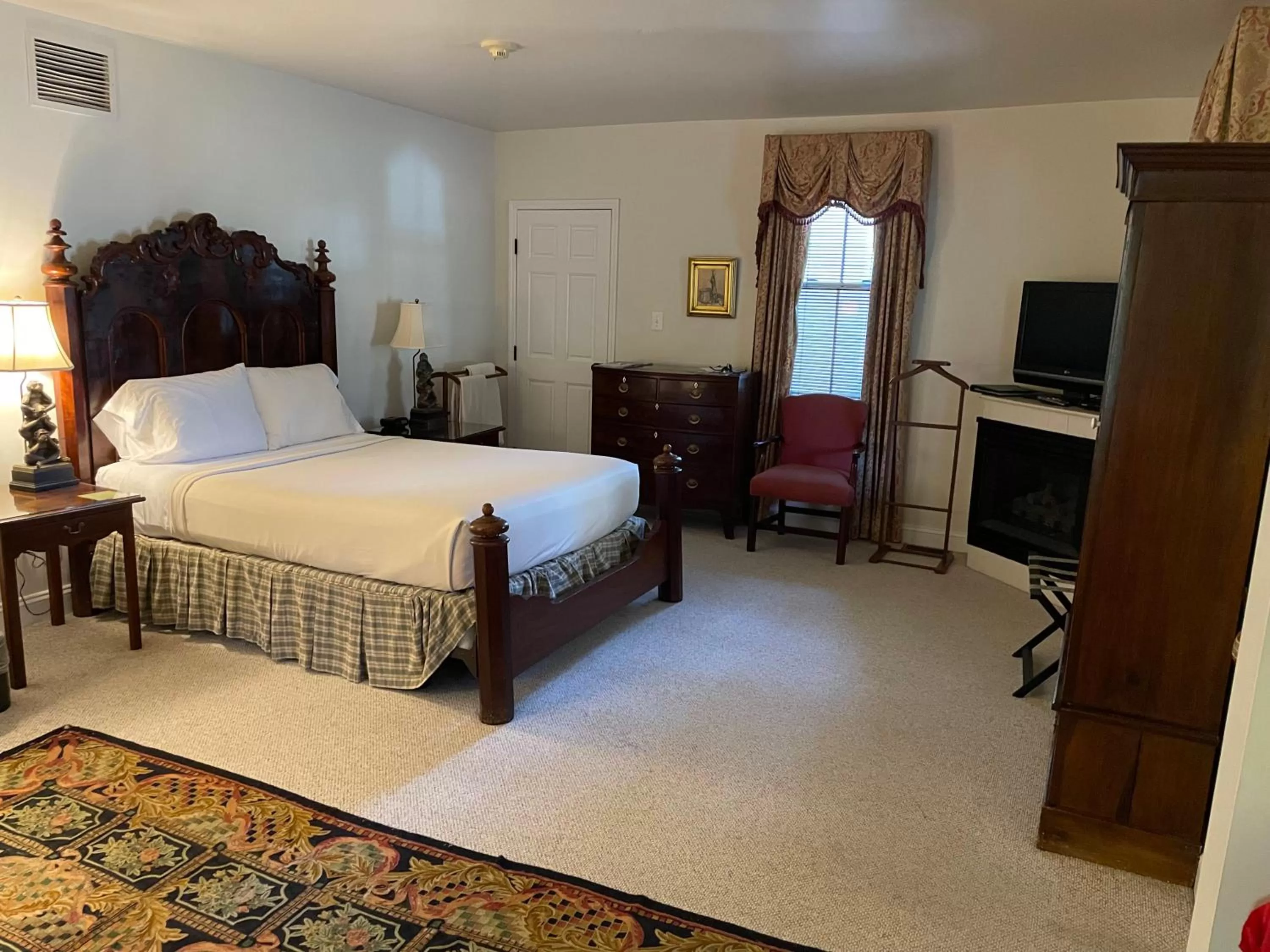 Bed in The Inn at Montchanin Village & Spa