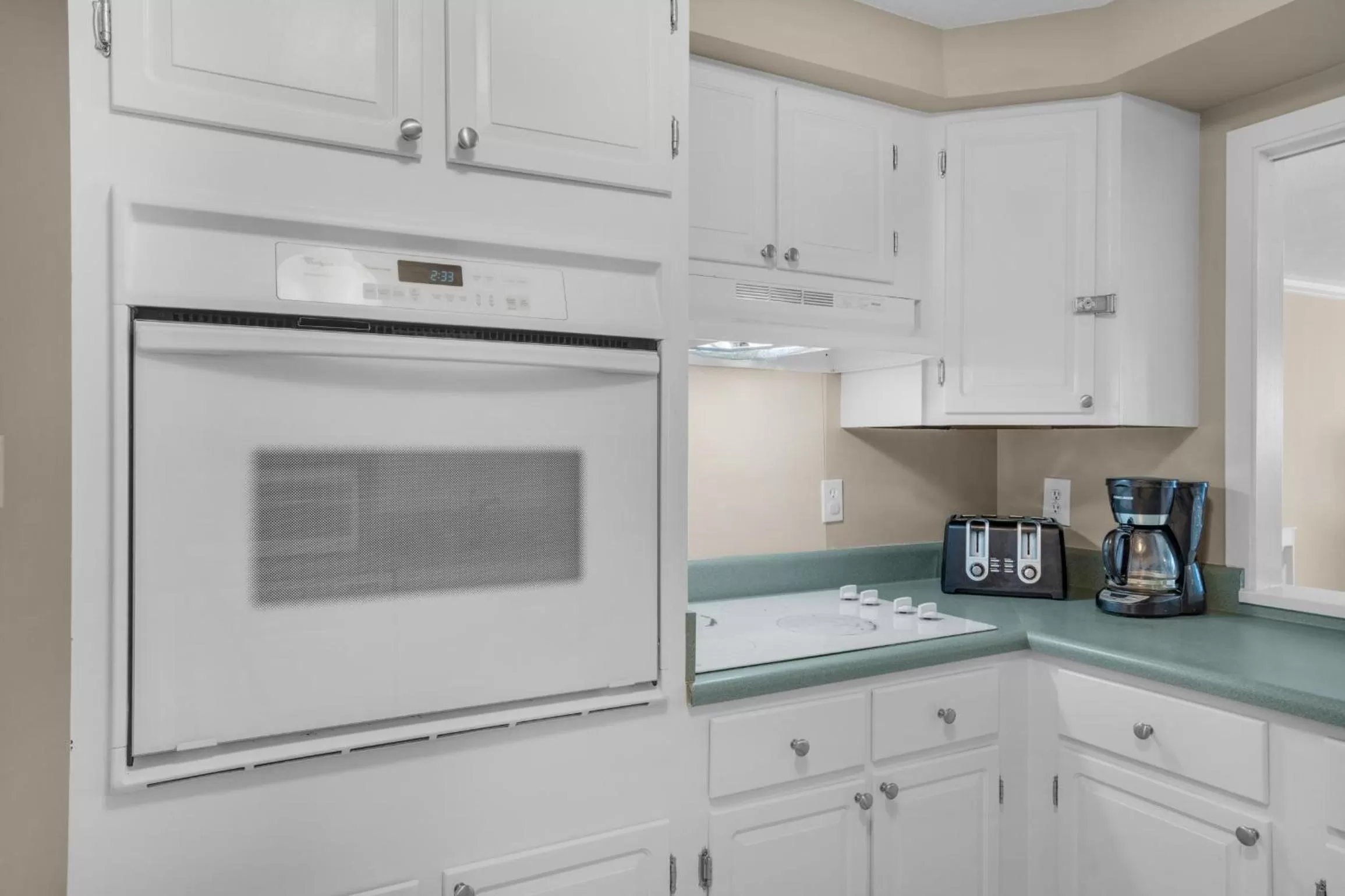 Kitchen/Kitchenette in Shoreline Towers 1024