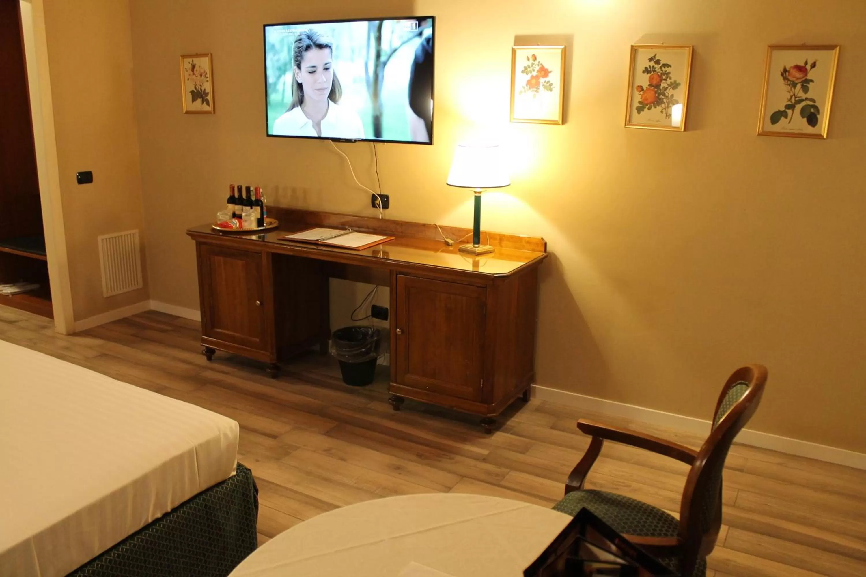 Decorative detail, Bed in Hotel Don Carlo