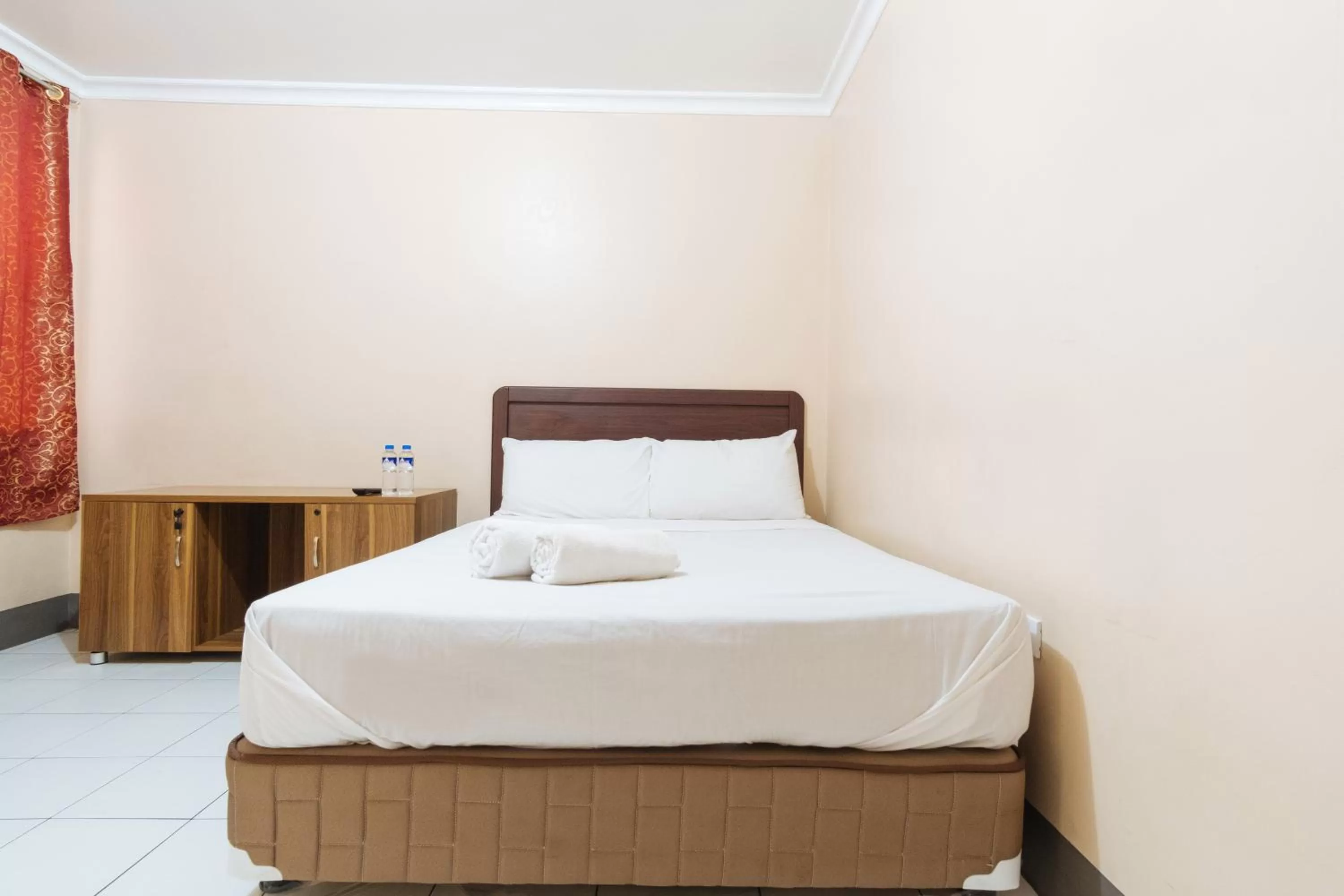 Photo of the whole room, Bed in Dechmark Hotel