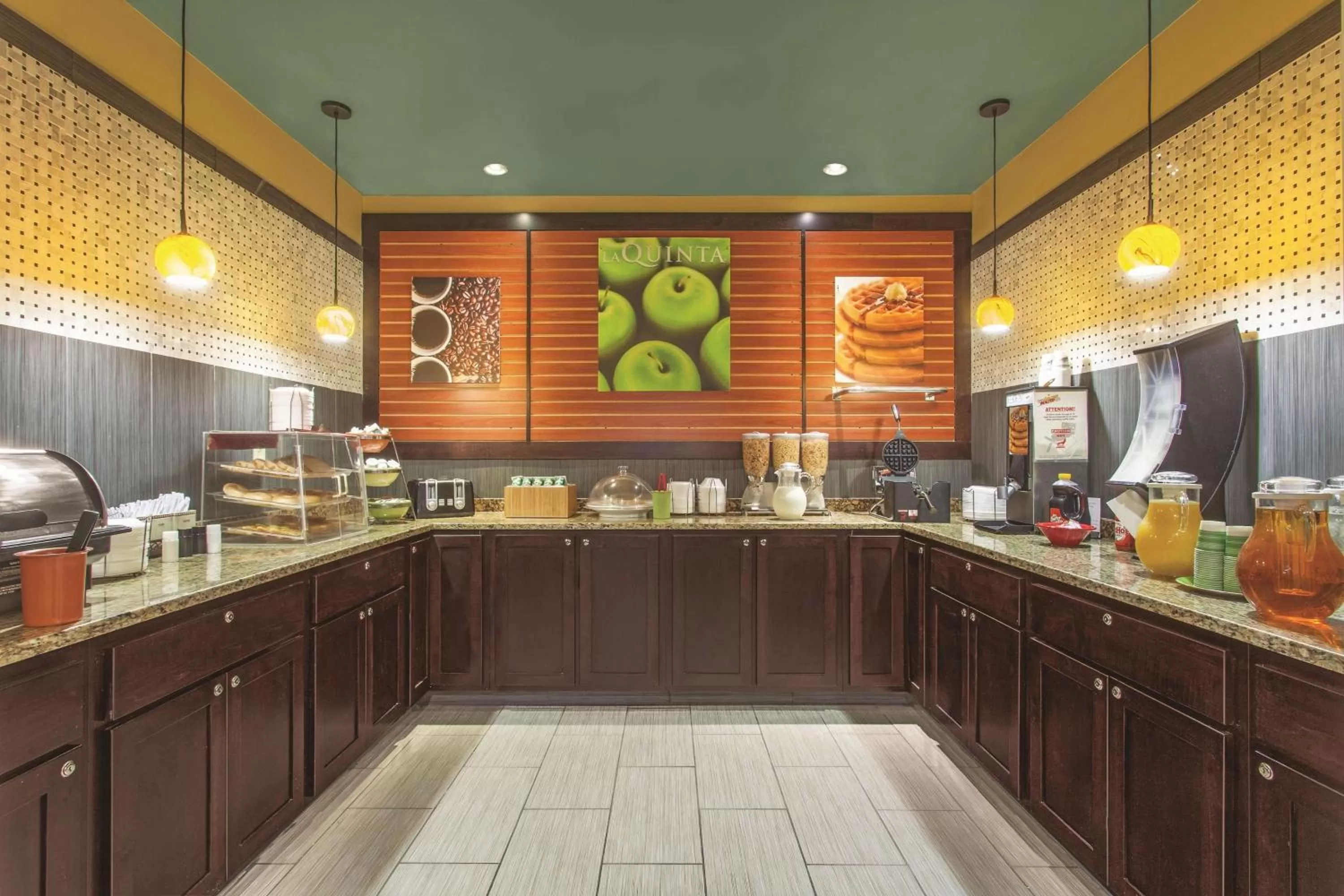 Restaurant/places to eat in La Quinta by Wyndham Elizabethtown