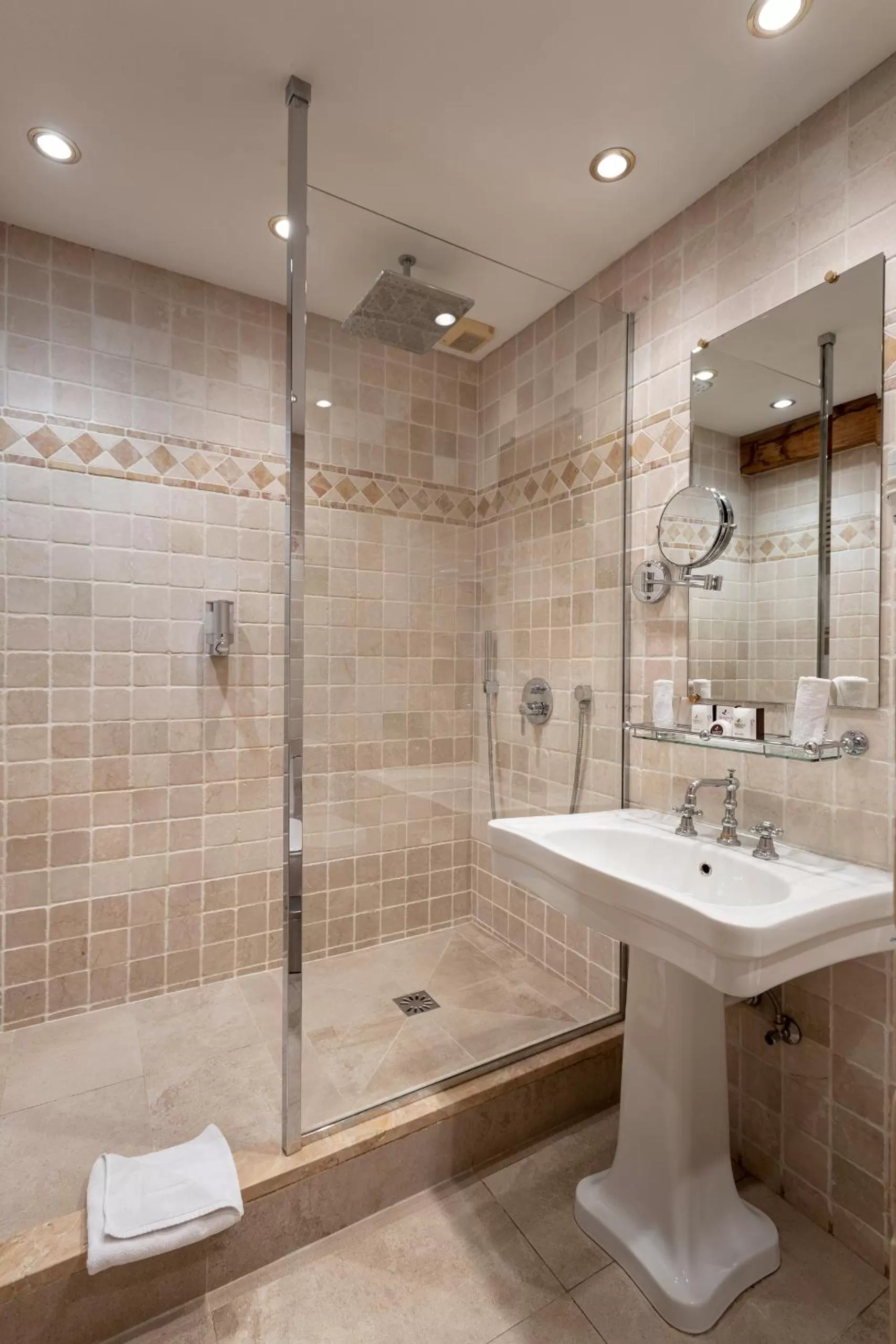 Shower in Martin's Relais