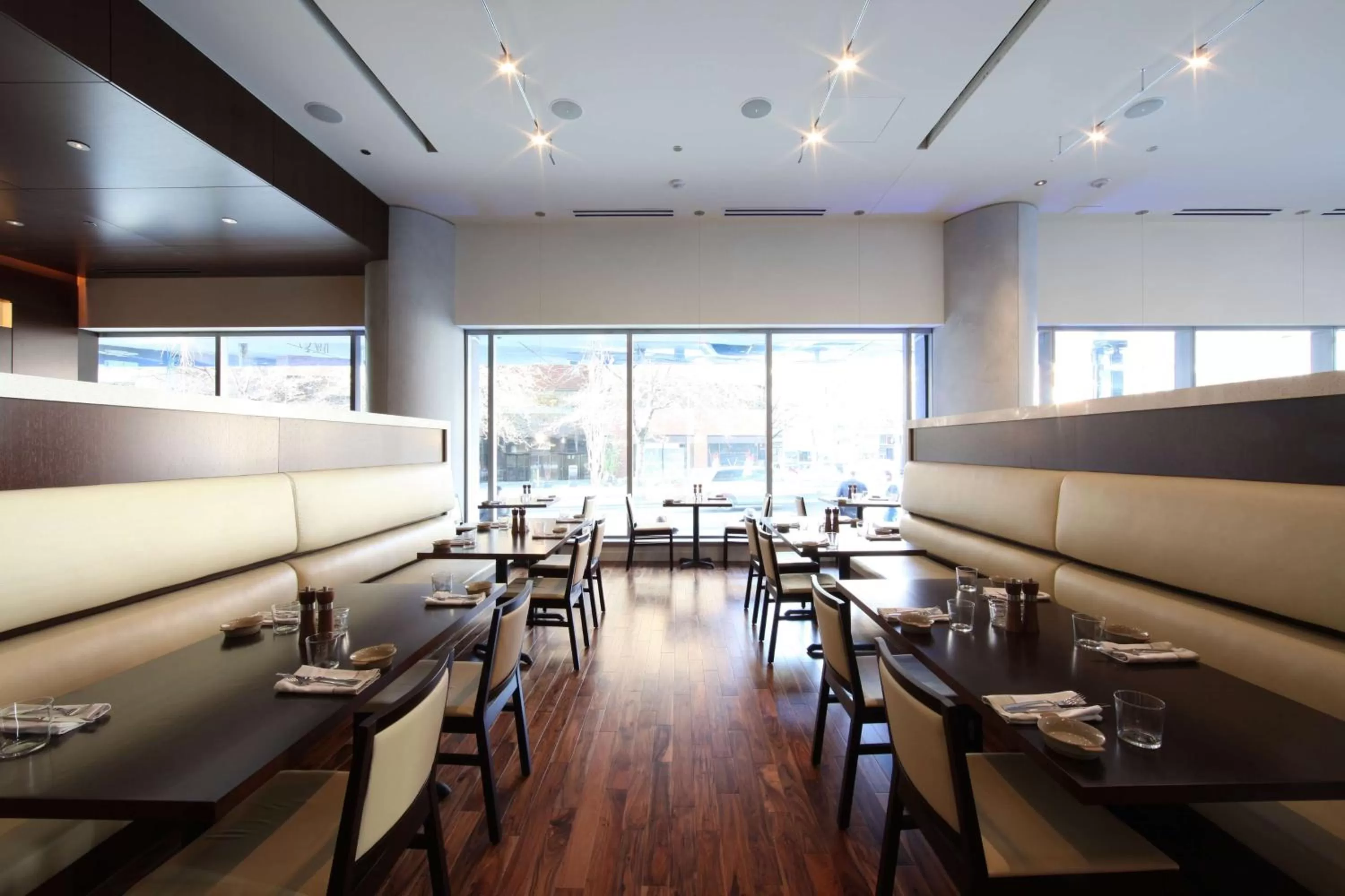 Restaurant/places to eat in Hyatt at Olive 8