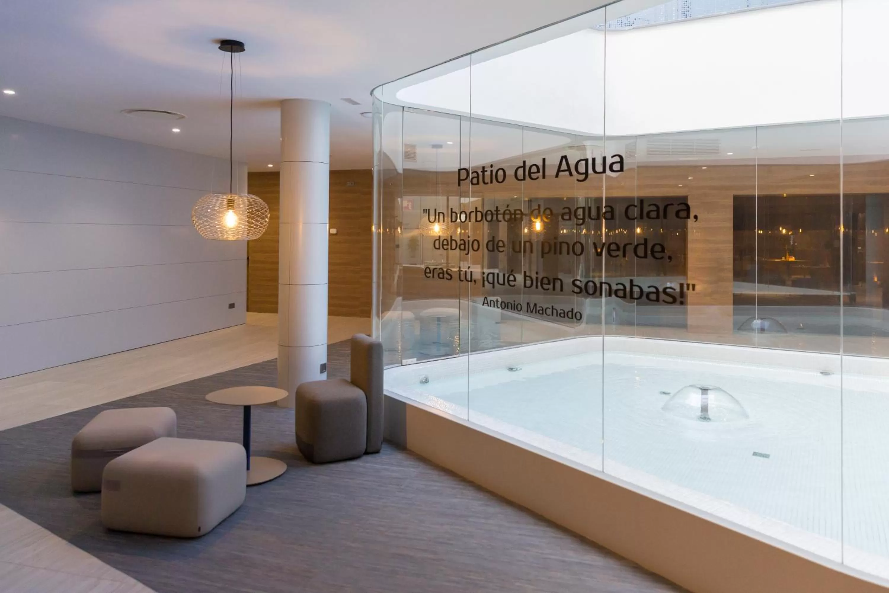 Inner courtyard view in Hotel Macià Sevilla Kubb