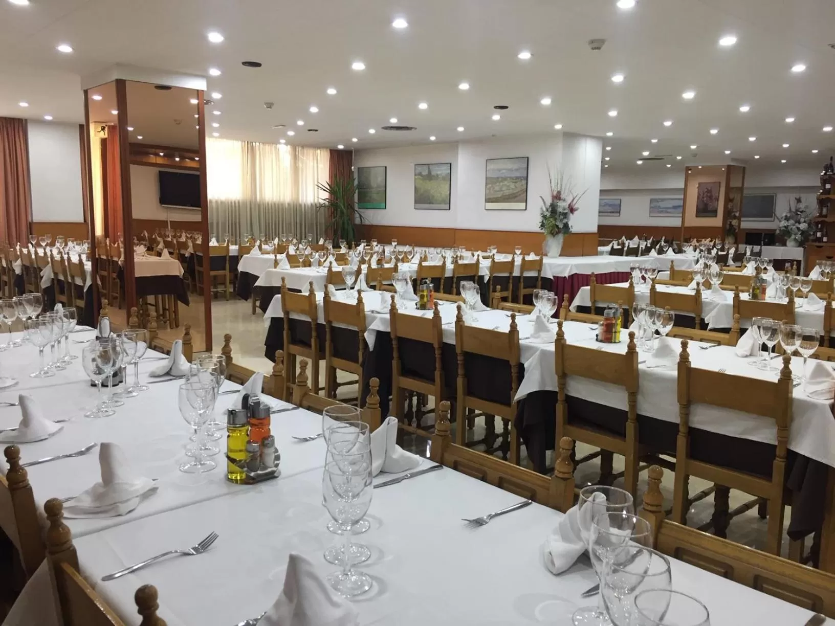 Restaurant/places to eat in Hotel Folch
