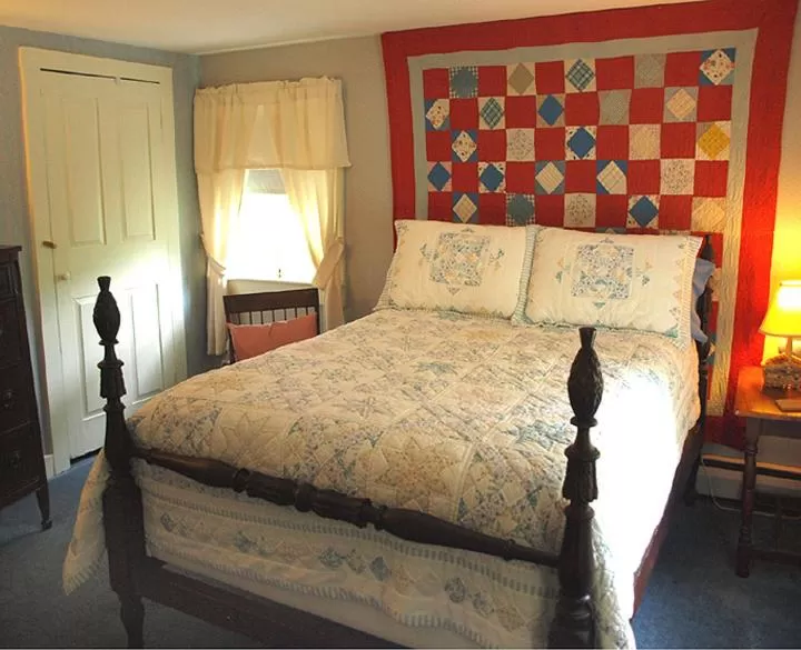 Bed in Colonel Spencer Inn