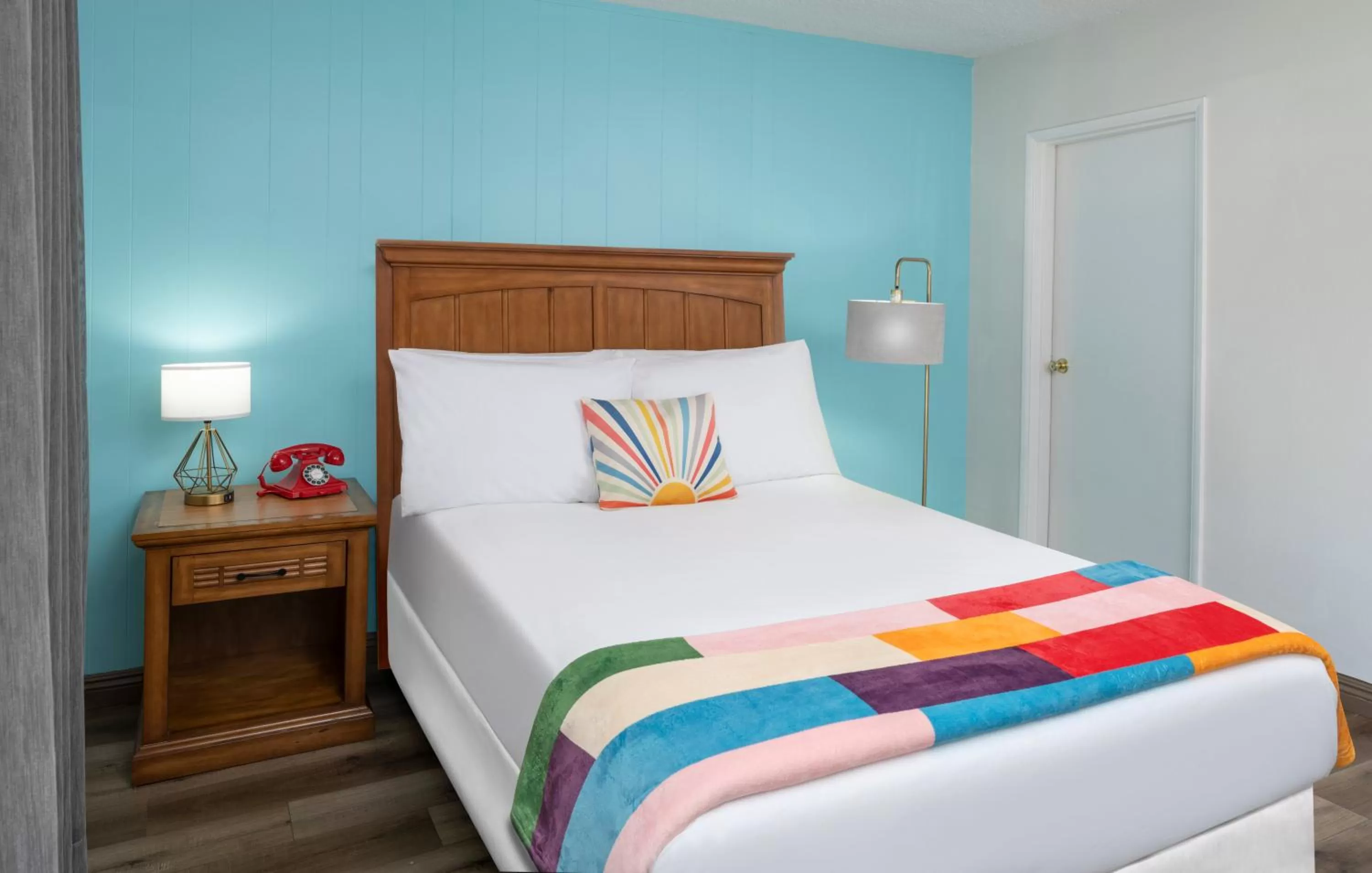 Bed in The Sojourn Los Angeles - Sherman Oaks