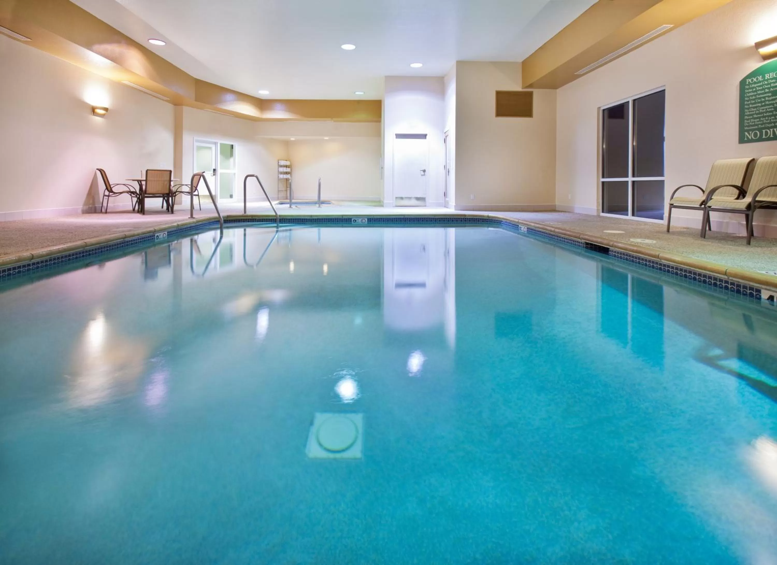 Swimming pool in GrandStay Hotel & Suites Pella