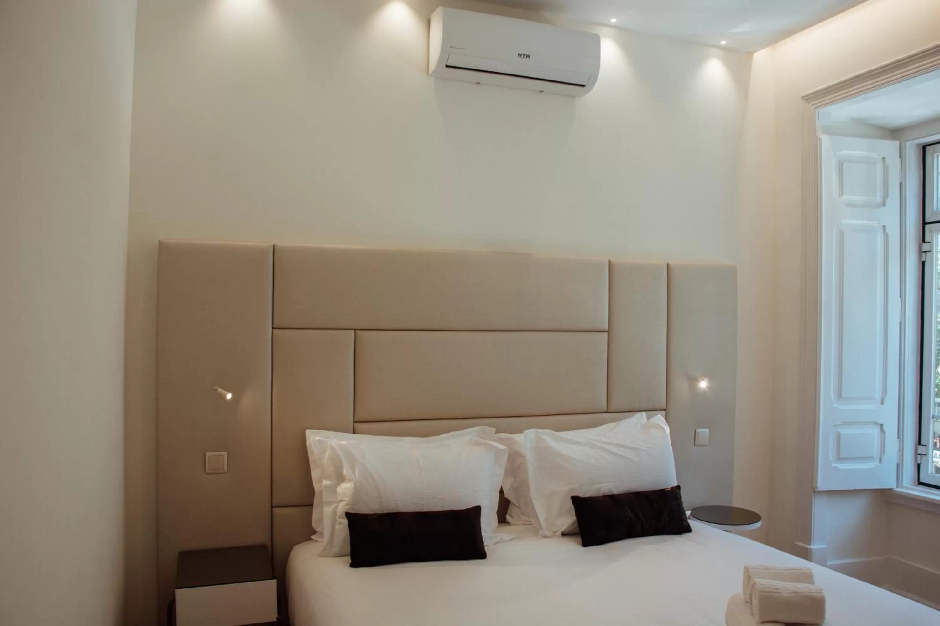 Bedroom, Bed in Le Premier Lisbon Suites