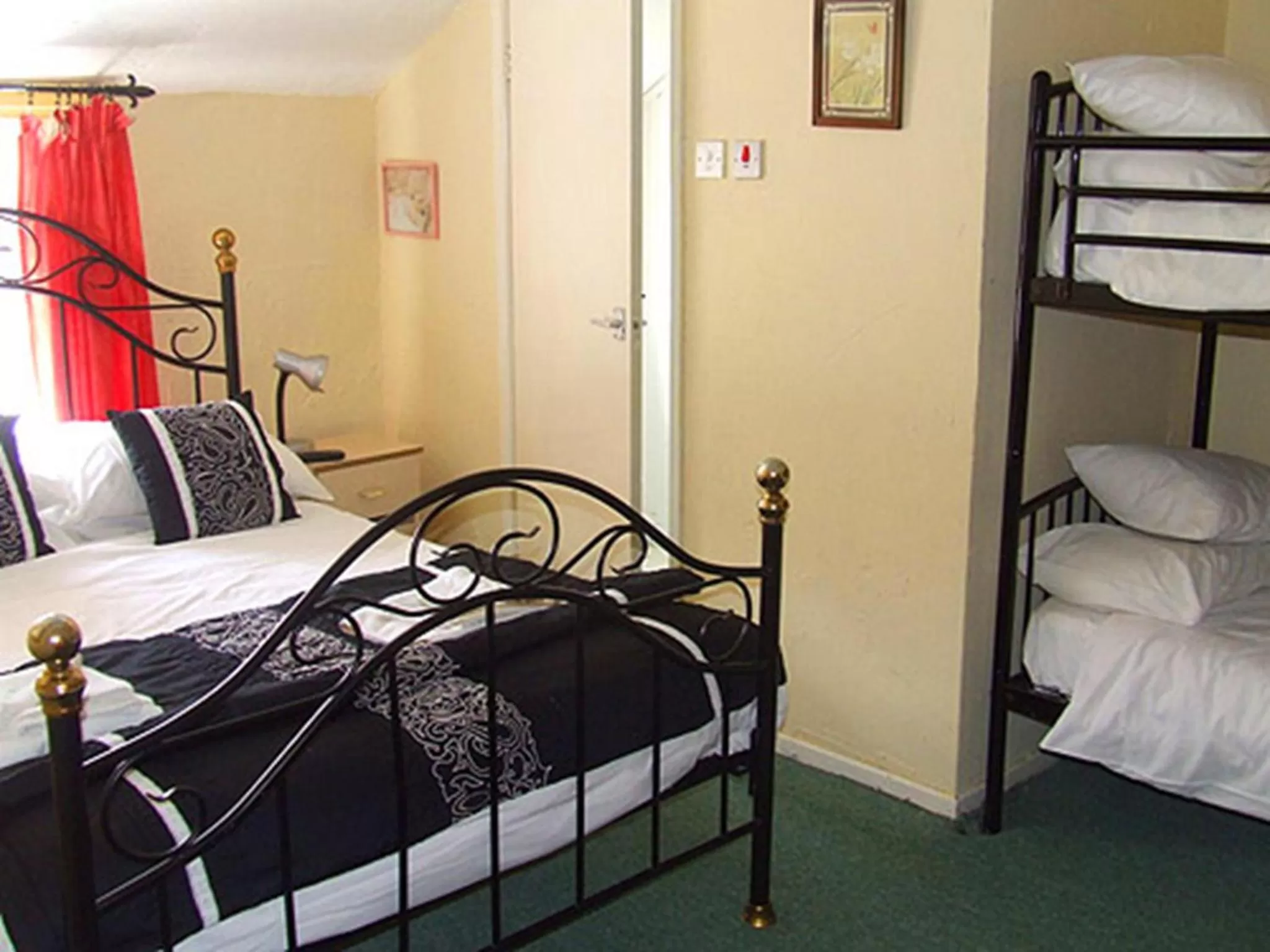 Bedroom, Bed in The Woodfield Hotel